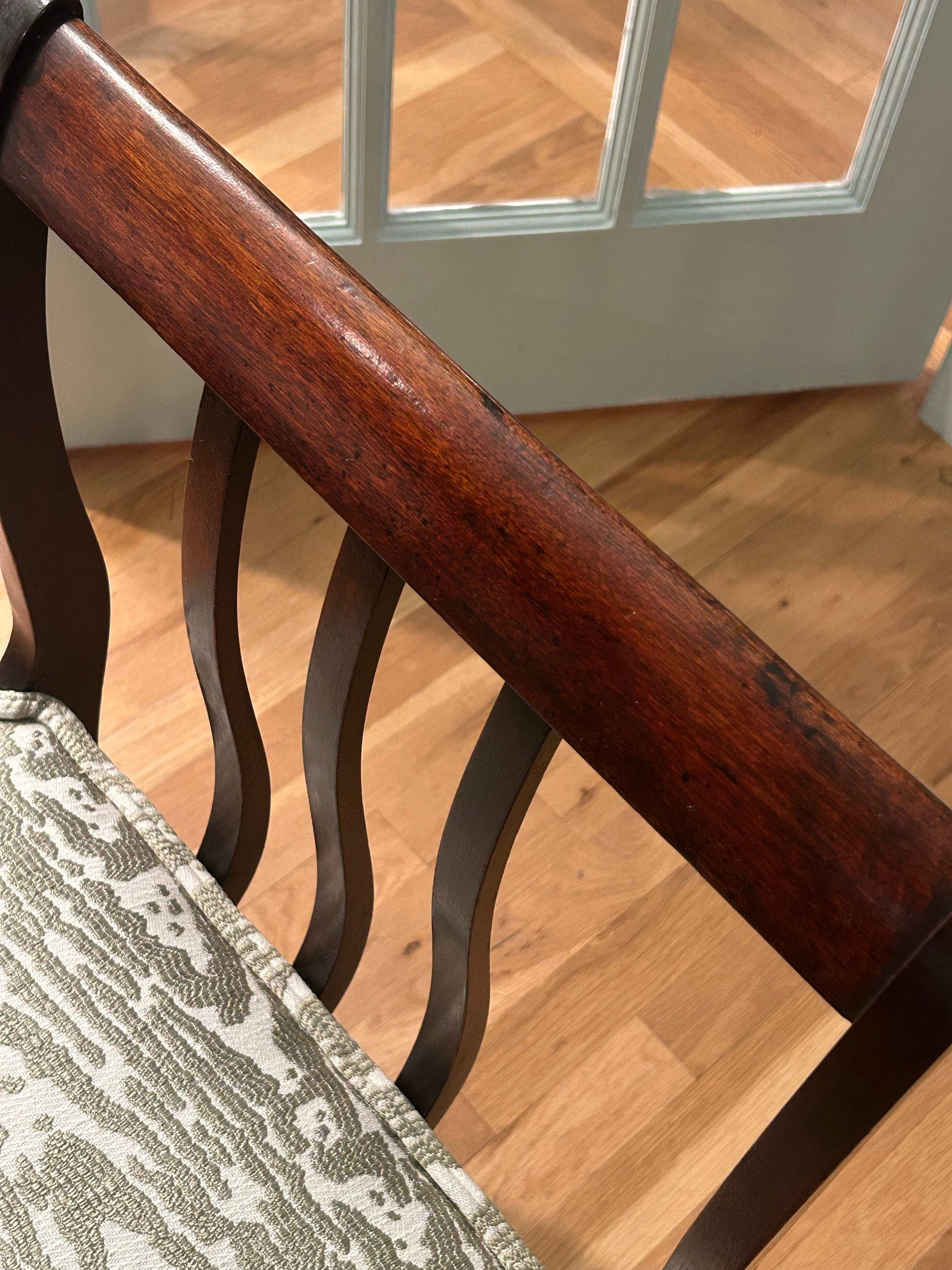 1940s Regency Revival Mahogany High-Arm Hall Bench With Upholstered Seat and Velvet Lumbar Pillow - 6