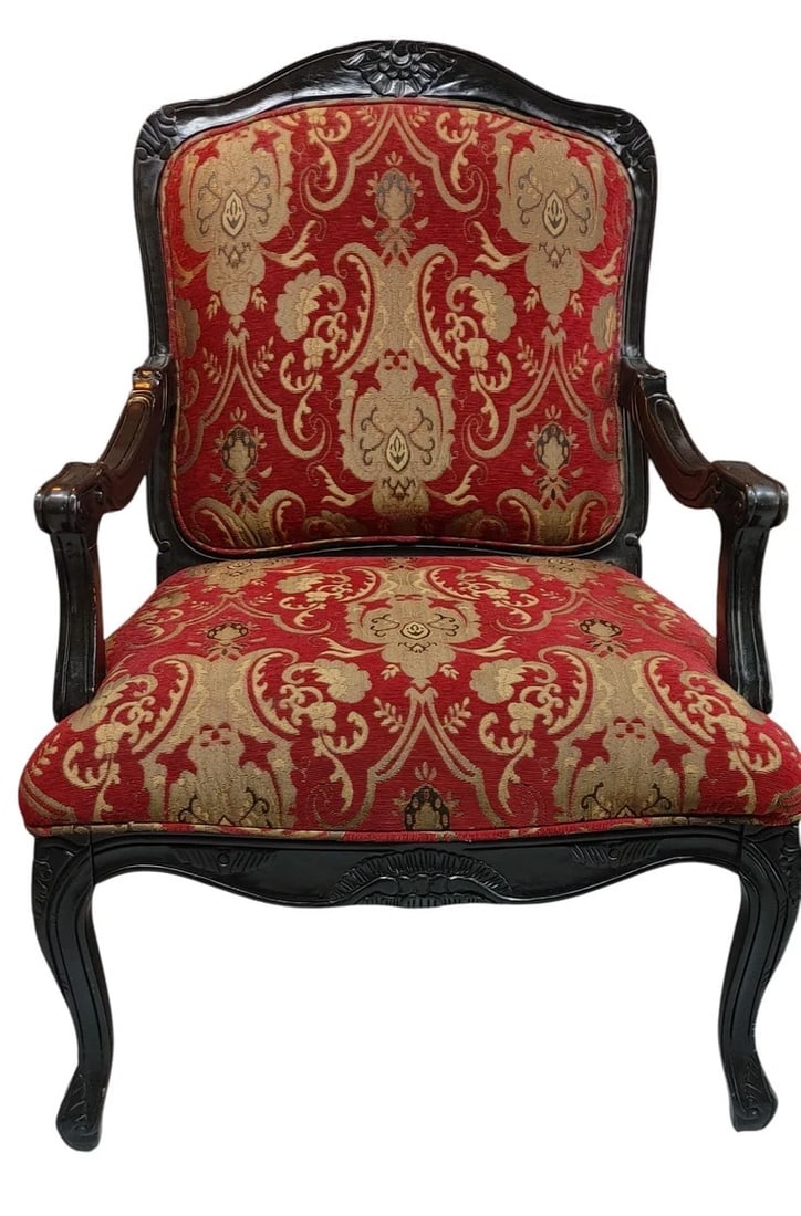Step Into a World of Classic Elegance With This Magnificent Pair of Louis XV Style Armchairs. - 3