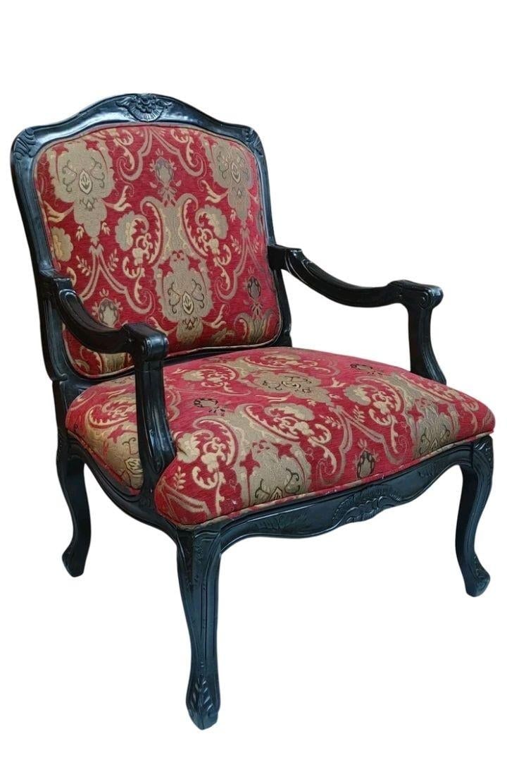 Step Into a World of Classic Elegance With This Magnificent Pair of Louis XV Style Armchairs. - 4