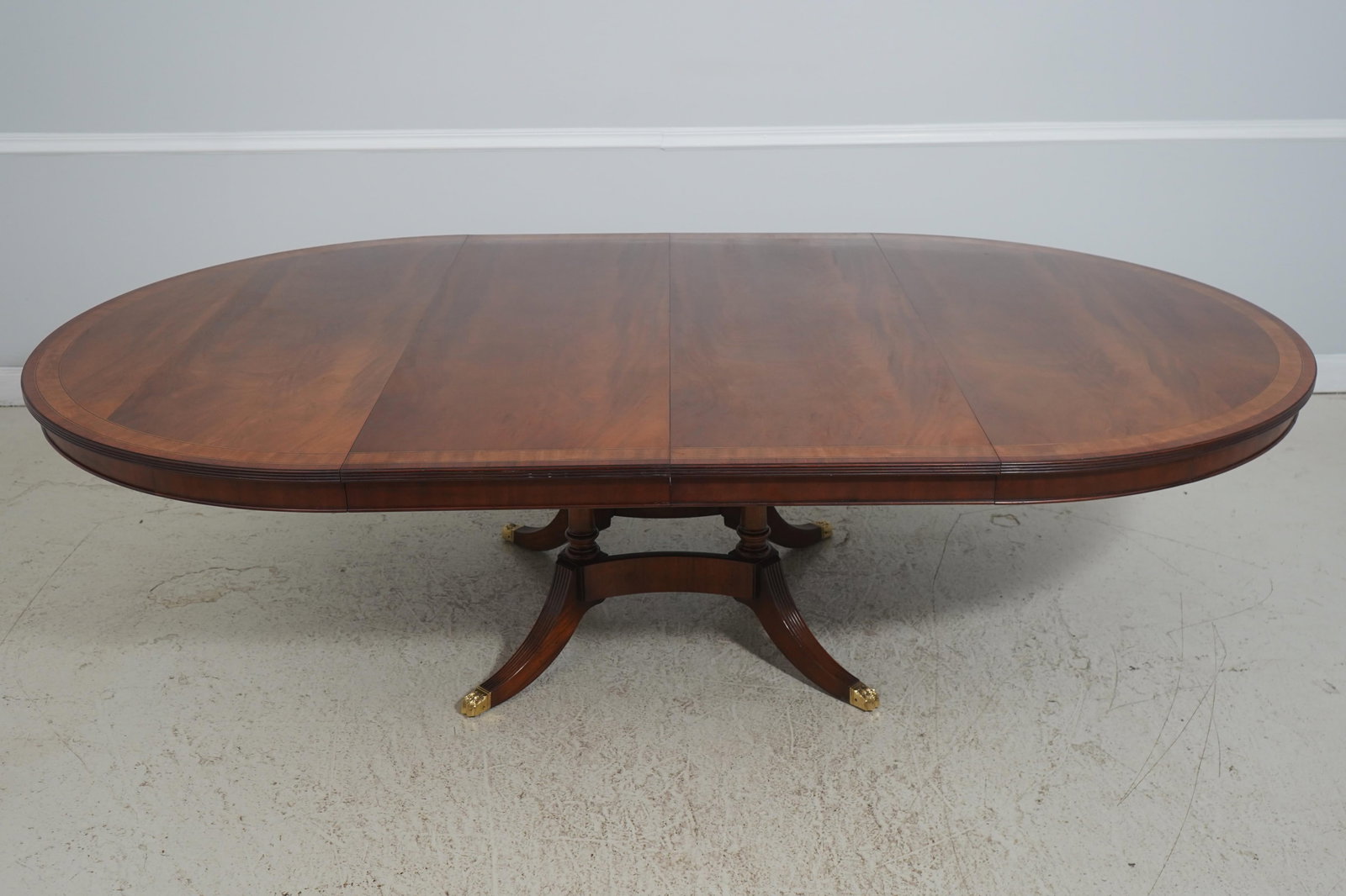 Vintage Round Mahogany Inlaid Dining Table W. 2 Leaves - 10