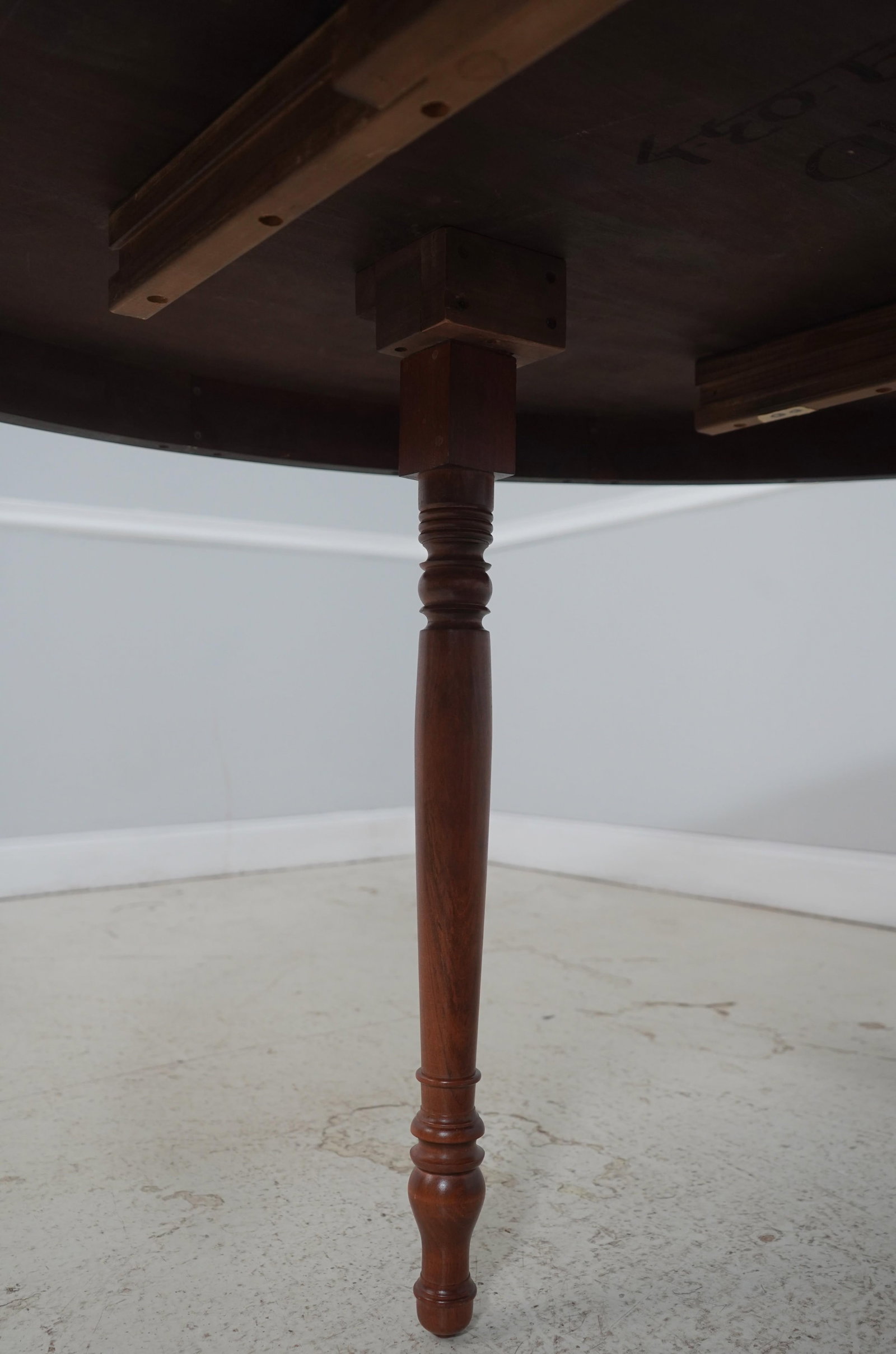 Vintage Round Mahogany Inlaid Dining Table W. 2 Leaves - 16