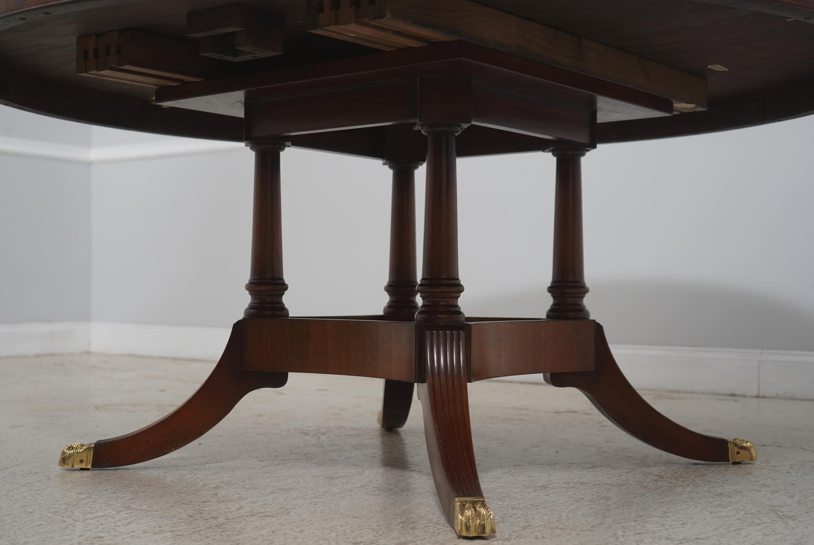 Vintage Round Mahogany Inlaid Dining Table W. 2 Leaves - 6