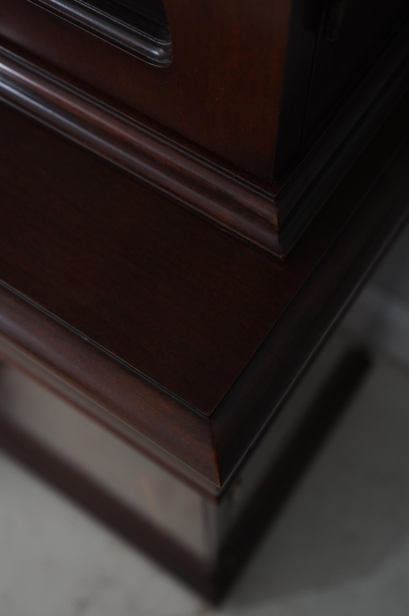 Karges 4 Door Mahogany Breakfront China Cabinet - 11