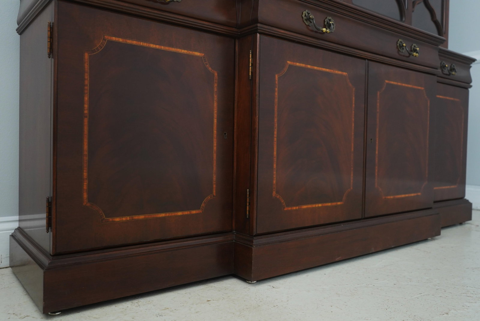 Karges 4 Door Mahogany Breakfront China Cabinet - 12