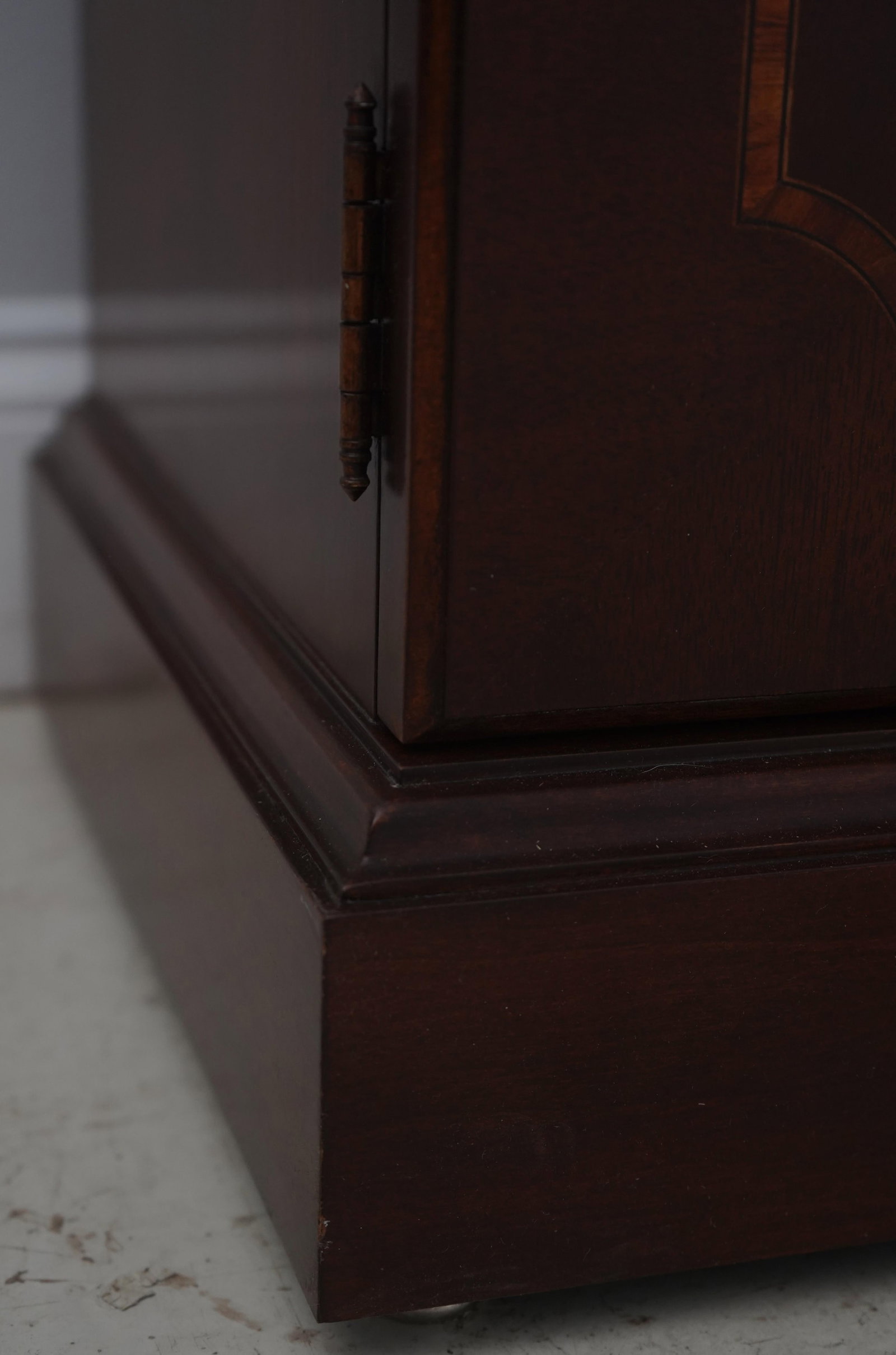 Karges 4 Door Mahogany Breakfront China Cabinet - 14