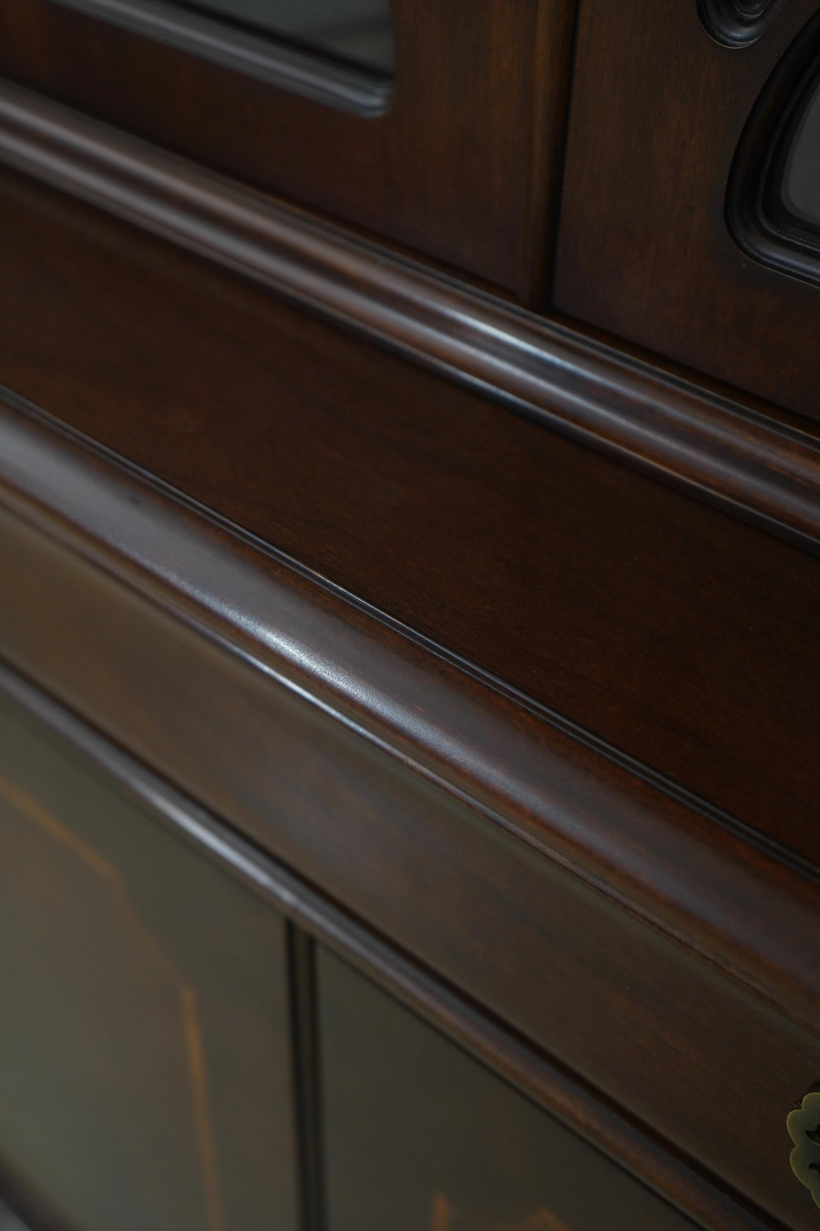 Karges 4 Door Mahogany Breakfront China Cabinet - 16