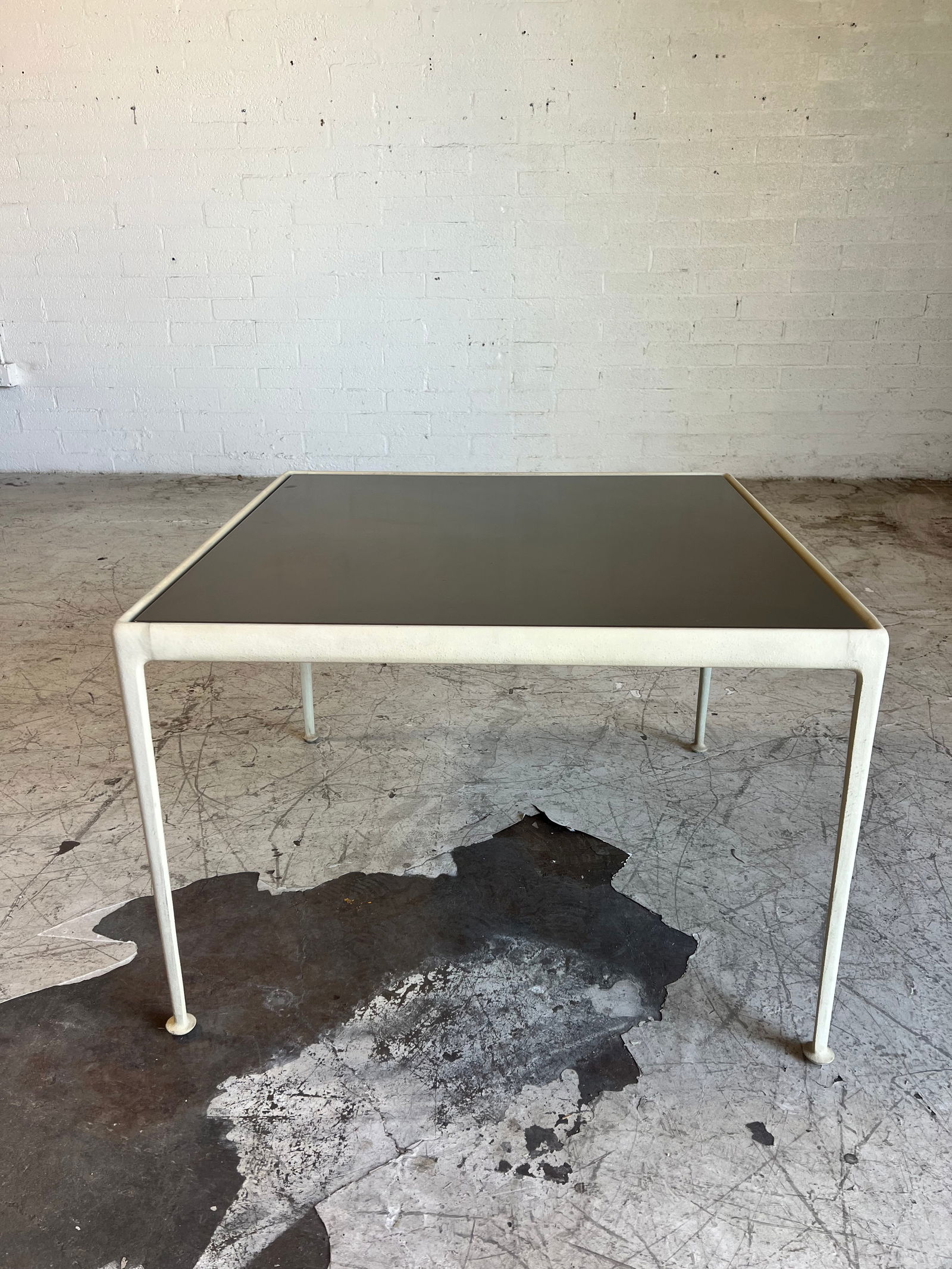 Mid Century Modern Aluminum and Enamel Dining Table by Richard Schultz for Knoll - 4