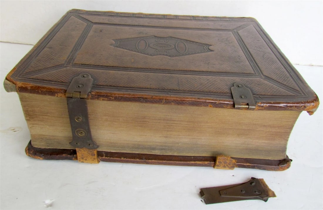 1782 BIBLE LEATHER BOUND w/ CLASPS BIBLIA SACRA antique in DUTCH NETHERLANDS - 11