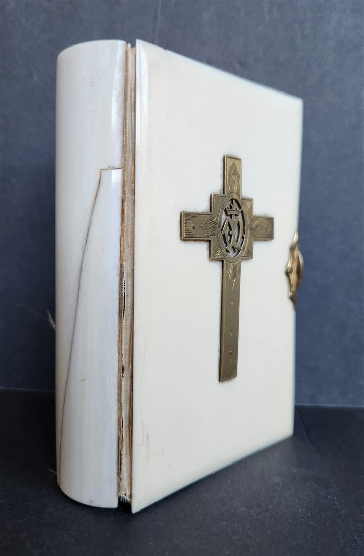 1890s COMMON PRAYER BOOK in ENGLISH antique NICE BINDING w/ APPLIED CROSS - 2
