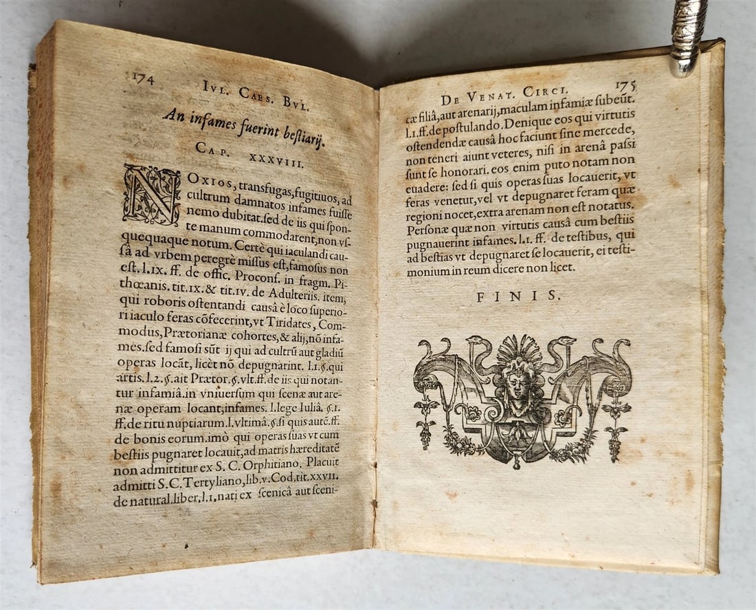 1598 TREATISE on HUNTING in CIRCUS & AMPHITHEATERS in ANTIQUITY antique VELLUM - 2