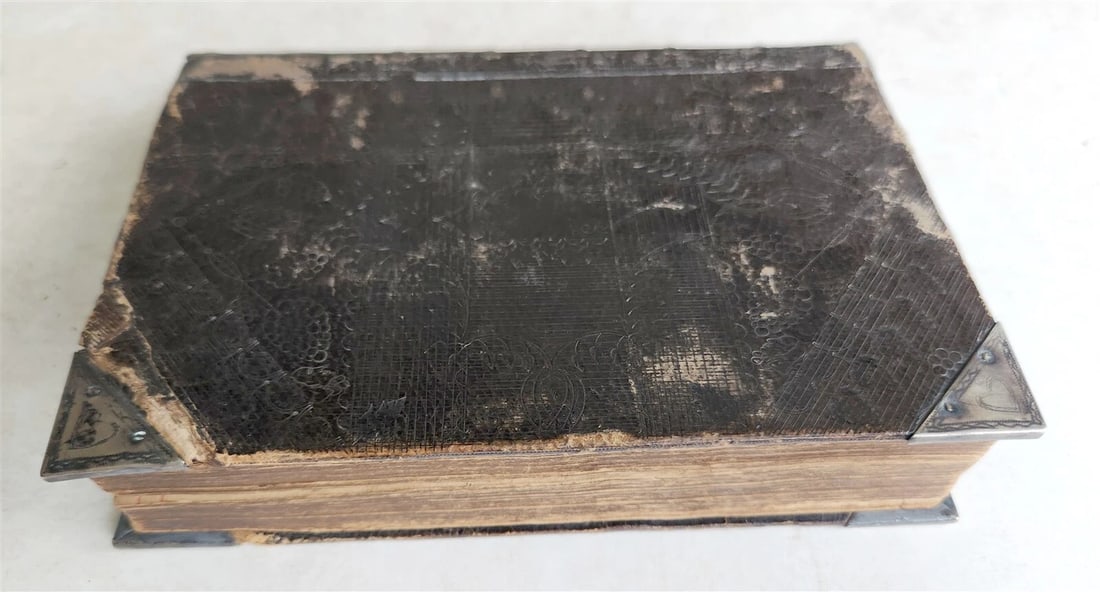 1660 BIBLE in ENGLISH OLD & NEW TESTAMENT antique BINDING w/ SILVER CORNERS - 8
