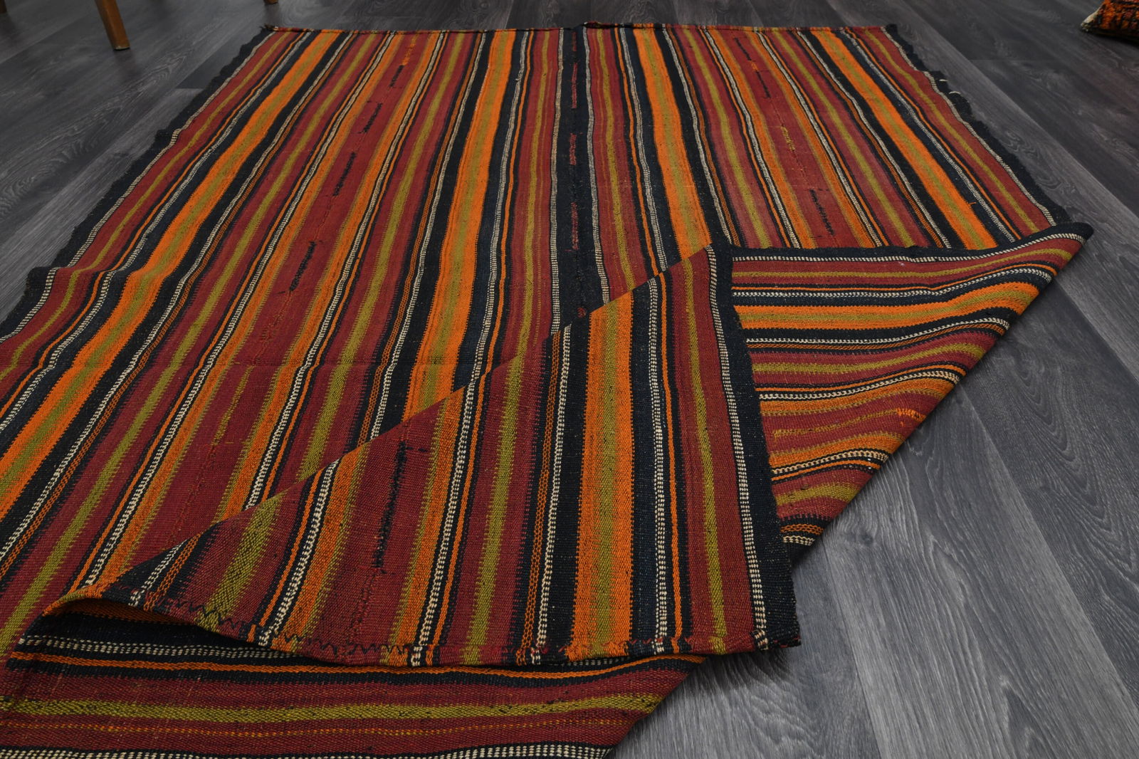 4.7x6.9 ft, TURKISH KILIM Rug: Title: 4.7x6.9 ft, TURKISH KILIM Rug Description: This Turkish one-of-a-kind Vintage Flatweave Kilim Rug is hand-knotted and handwoven by the most skilled artisans who use pure wool, in vibrant, natur