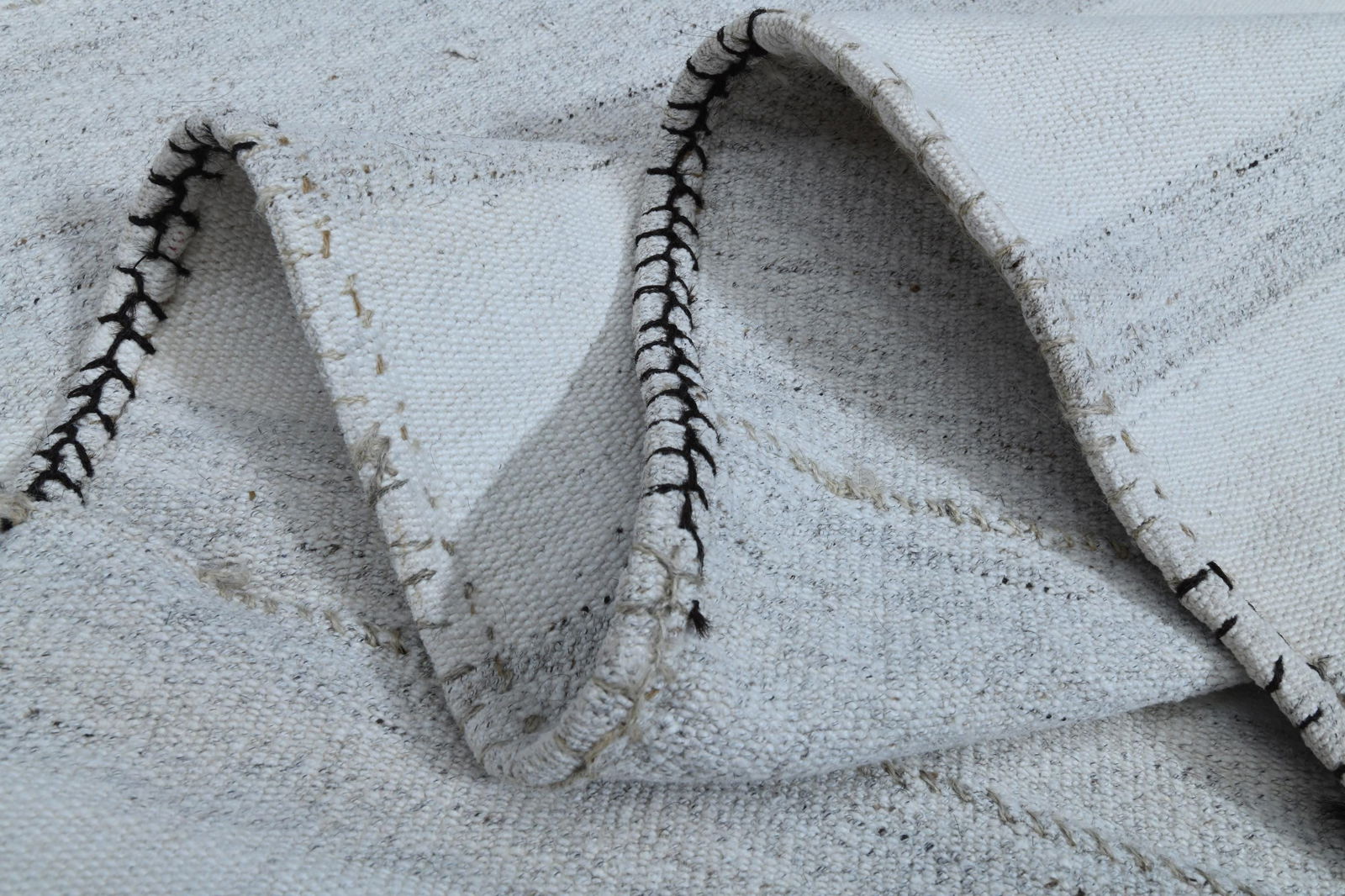 6'6x7'6 ft, WHITE GRAY RUG: Title: 6'6x7'6 ft, WHITE GRAY RUG Description: This Turkish one-of-a-kind Vintage Flatweave Kilim Rug is hand-knotted and handwoven by the most skilled artisans who use pure wool, in vibrant, natural