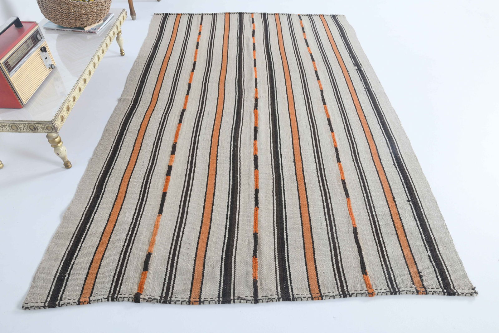 4.8x7.3 ft, TURKISH KILIM Rug: Title: 4.8x7.3 ft, TURKISH KILIM Rug Description: This Turkish one-of-a-kind Vintage Flatweave Kilim Rug is hand-knotted and handwoven by the most skilled artisans who use pure wool, in vibrant,