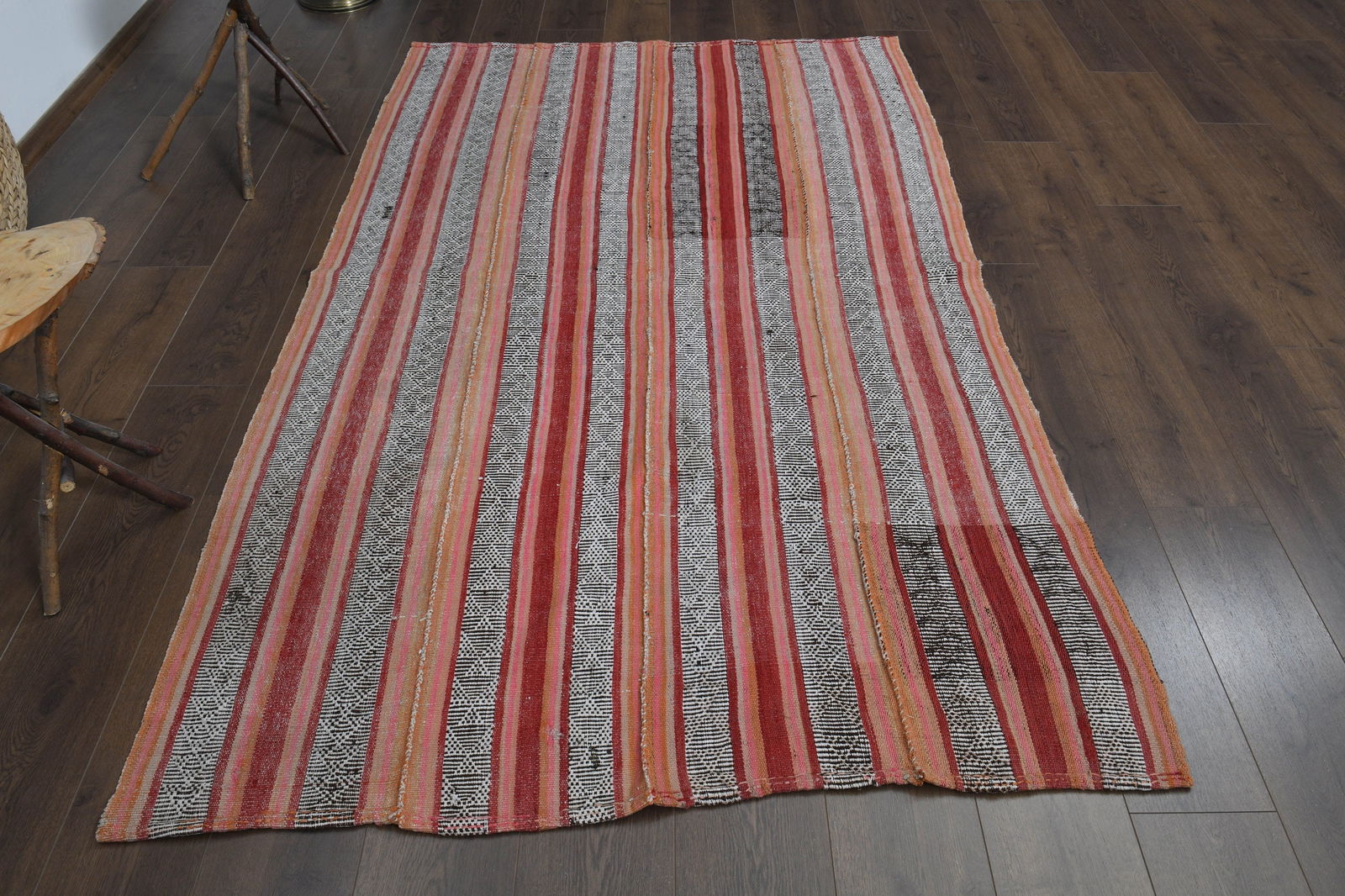 4'5x7'5 ft, VINTAGE TURKISH RUG: Title: 4'5x7'5 ft, VINTAGE TURKISH RUG Description: This Turkish one-of-a-kind Vintage Flatweave Kilim Rug is hand-knotted and handwoven by the most skilled artisans who use pure wool, in vibrant, nat