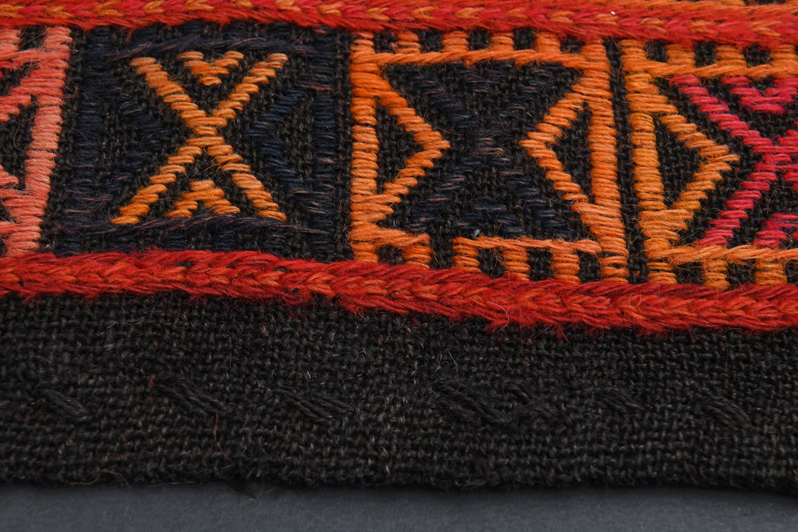 3.8x15.4 MINIMALIST RED RUNNER - 17