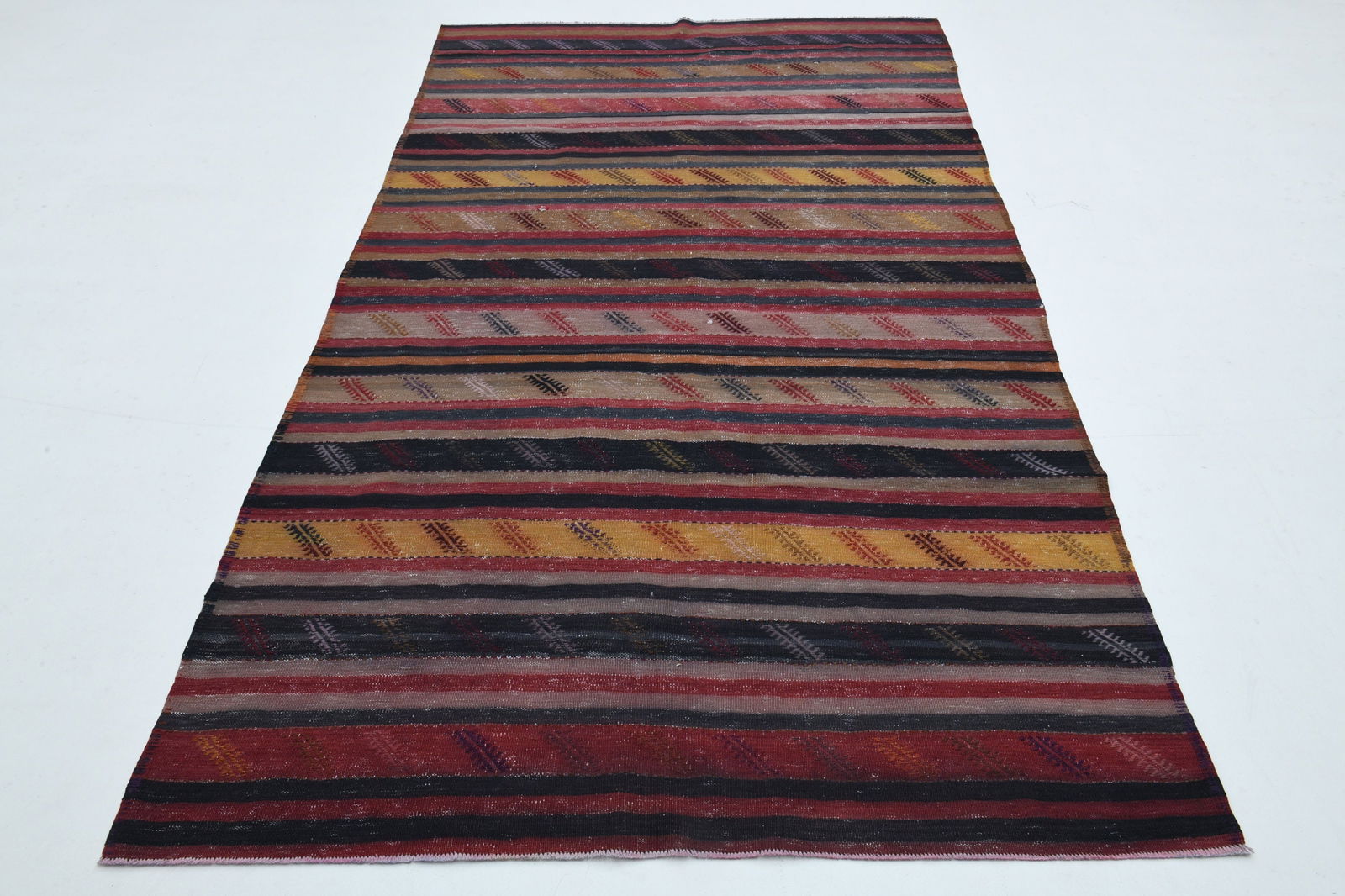 4.8x8.6 ft, TURKISH VINTAGE RUG: Title: 4.8x8.6 ft, TURKISH VINTAGE RUG Description: This Turkish one-of-a-kind Vintage Flatweave Kilim Rug is hand-knotted and handwoven by the most skilled artisans who use pure wool, in vibrant, nat