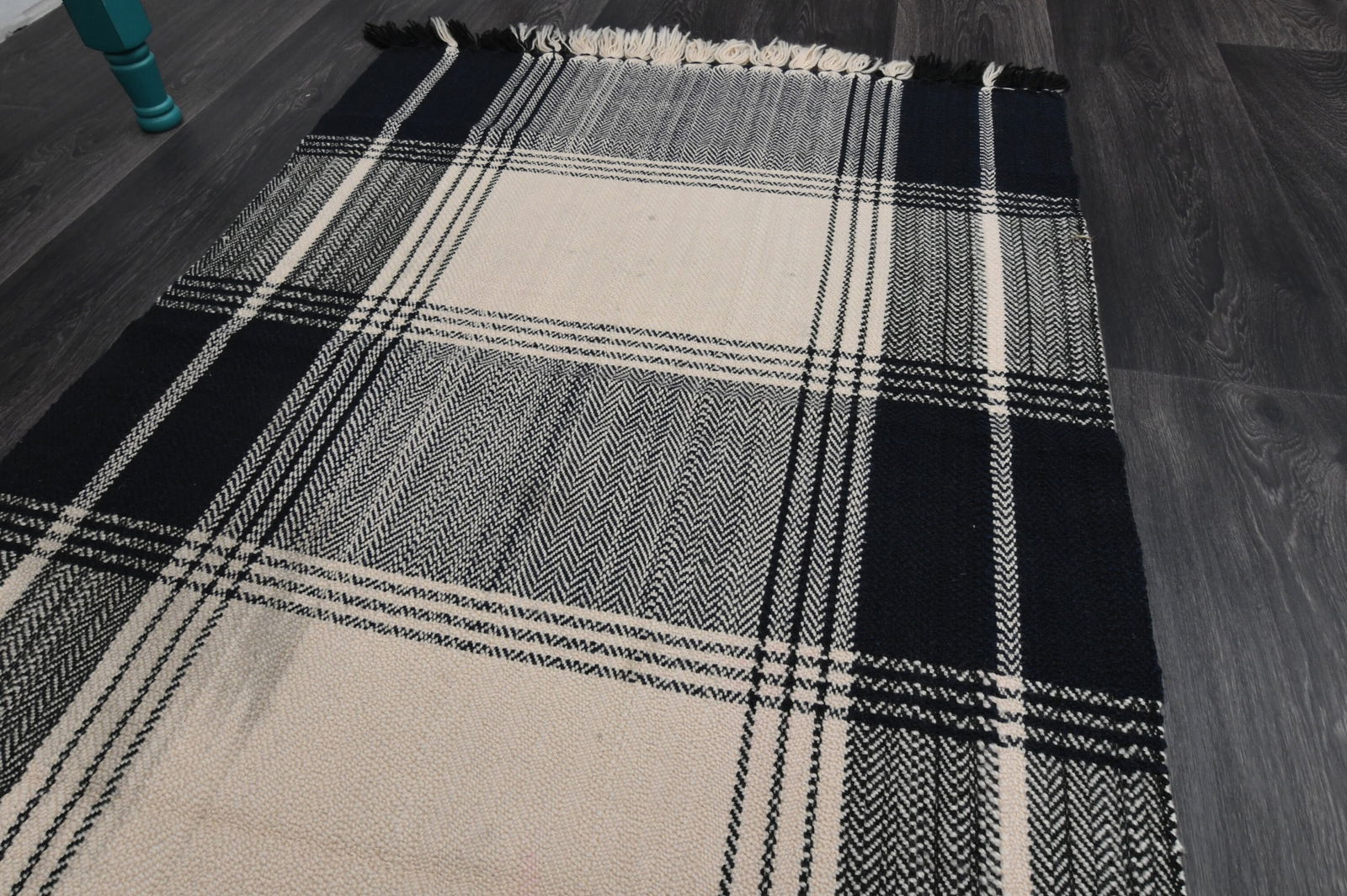 2.7x4 ft, Handloom Area Rug - 12