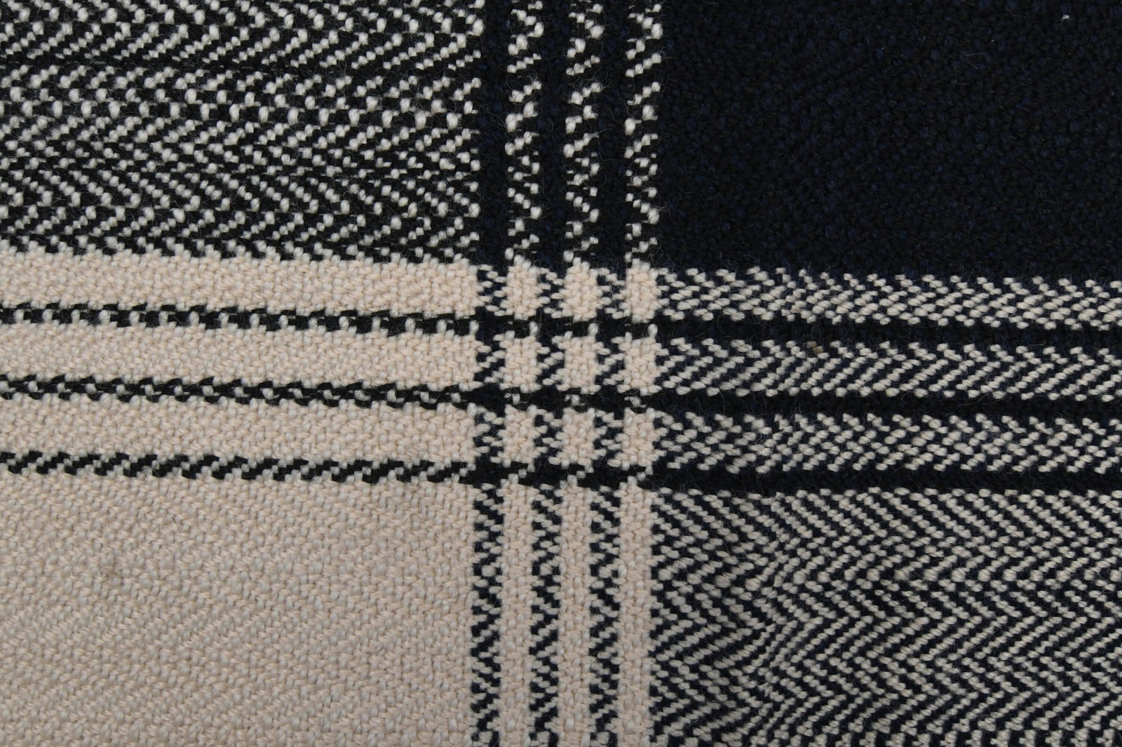 2.7x4 ft, Handloom Area Rug - 15