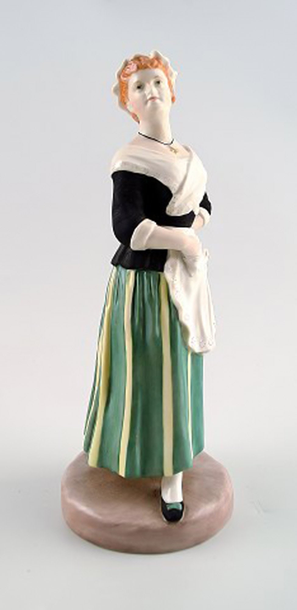 Bing and Grondahl porcelain figure. B&G. "Pernille" in the comedy masquerade by Ludvig Holberg - 3