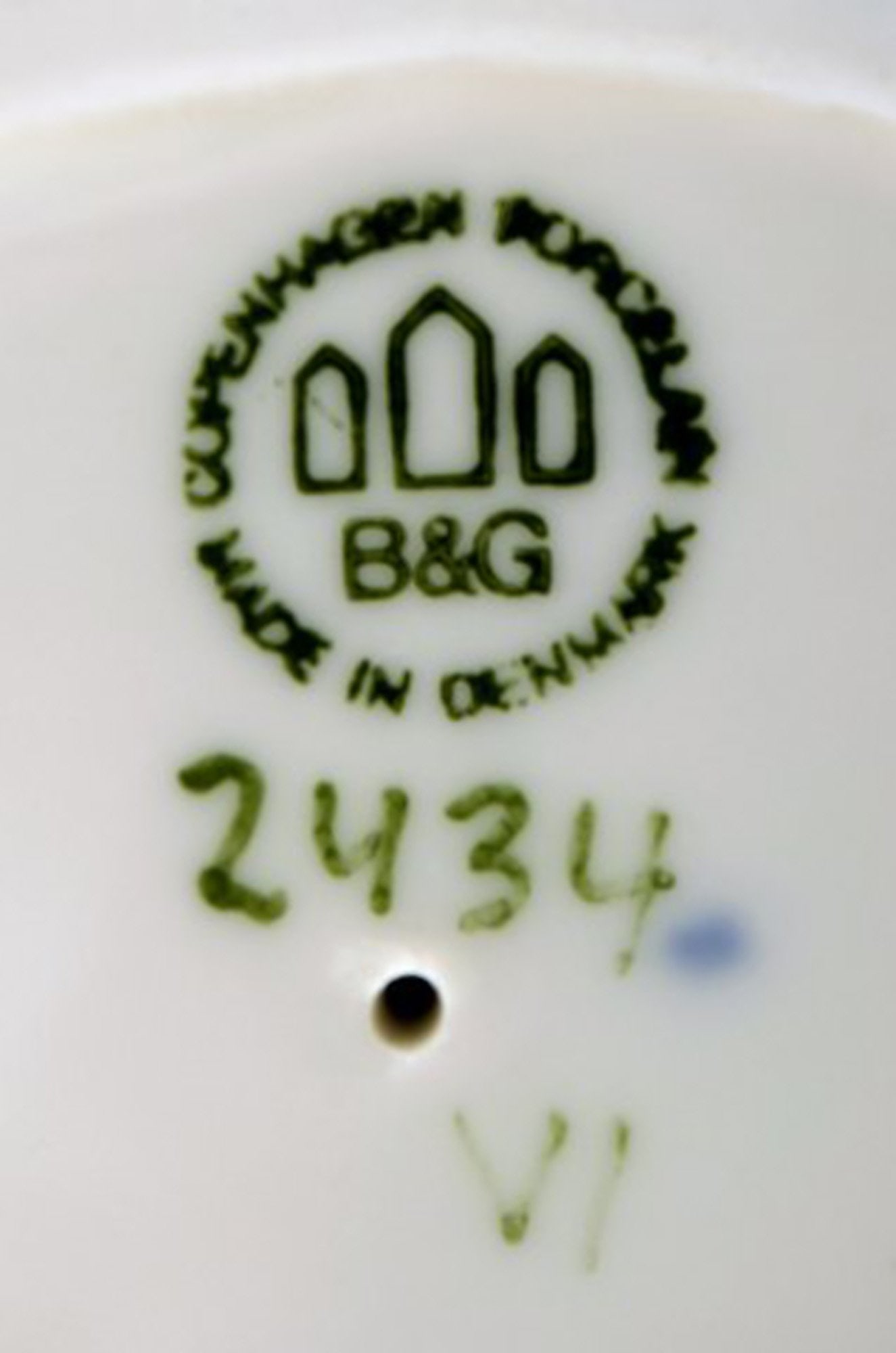 Bing & Grondahl Figure Craftsman 2434 Carpenter. - 7