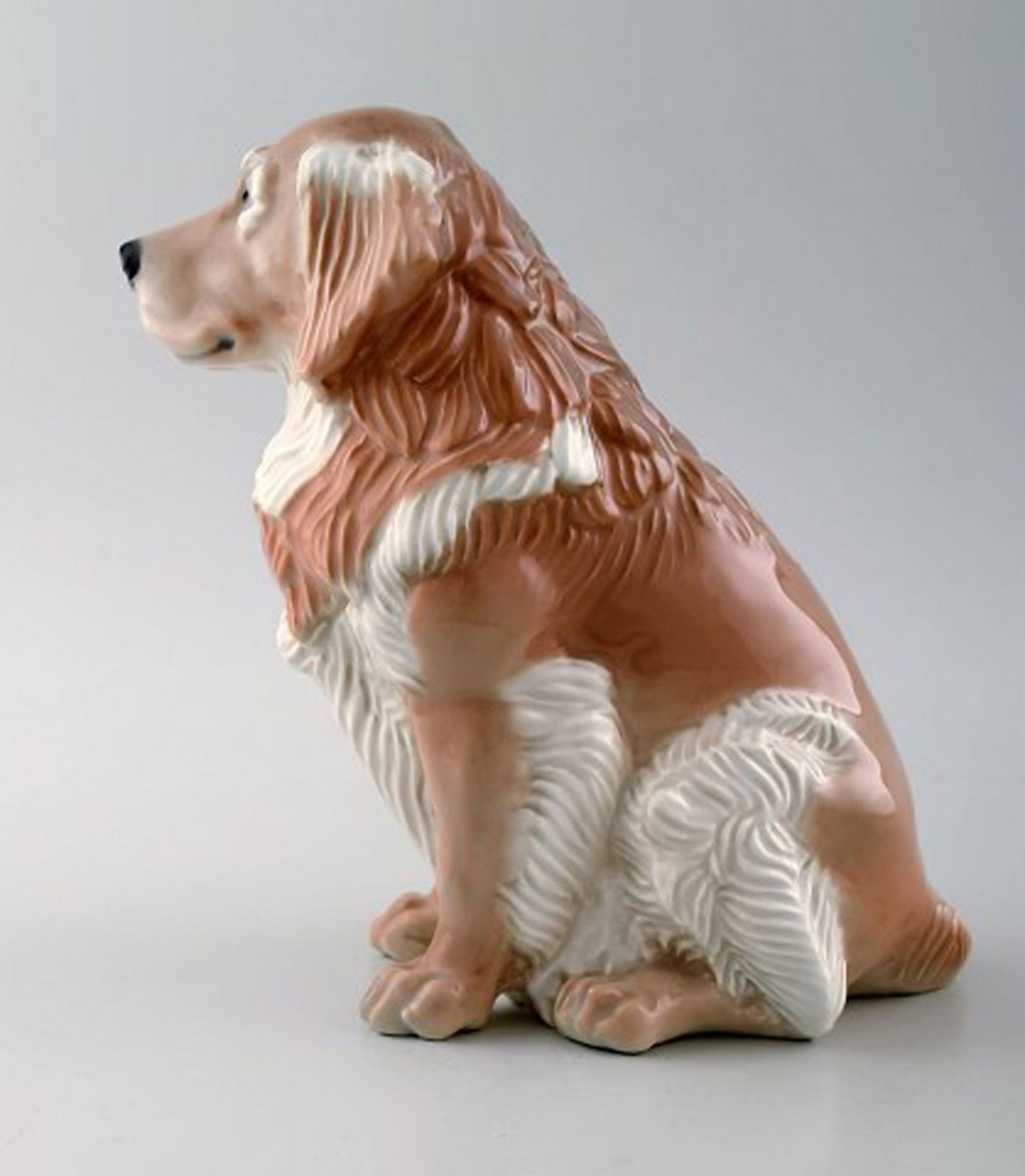 Royal Copenhagen number 5136, Golden Retriever. - 2