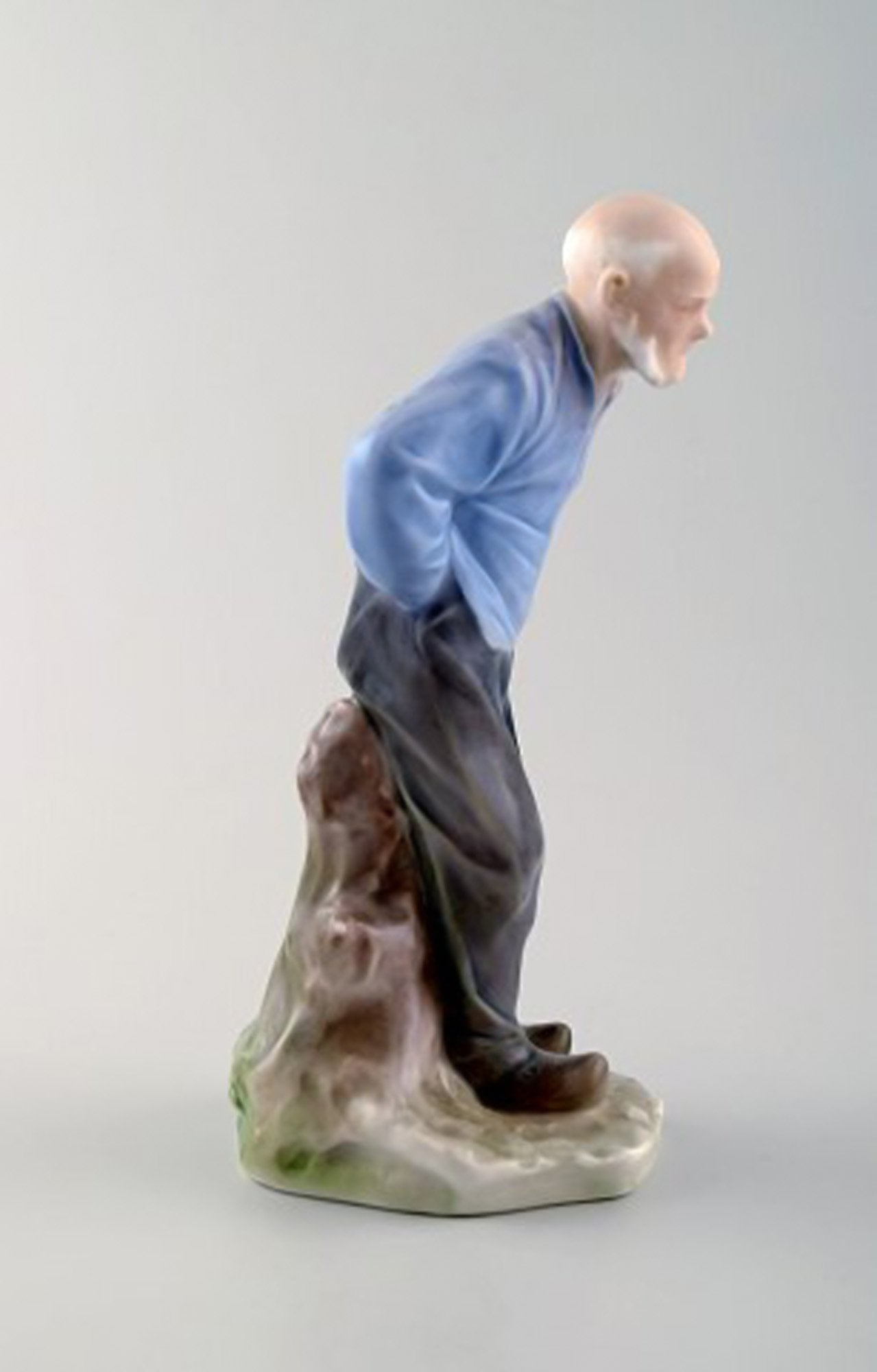 Rare Royal Copenhagen Porcelain figurine number 1001, older man. - 4
