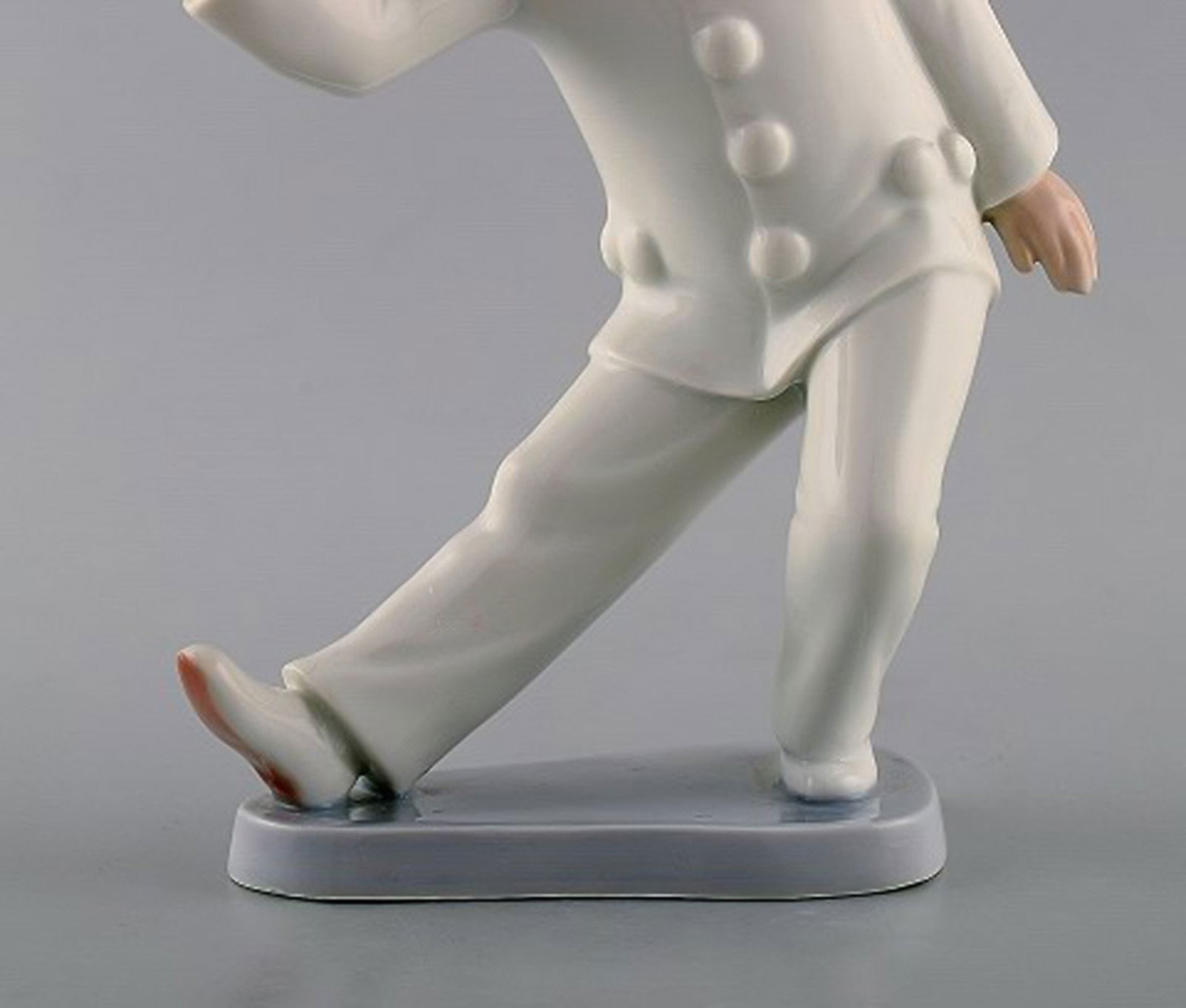 Bing & Grondahl porcelain figurine. Pierrot. Model Number: 2353. - 3