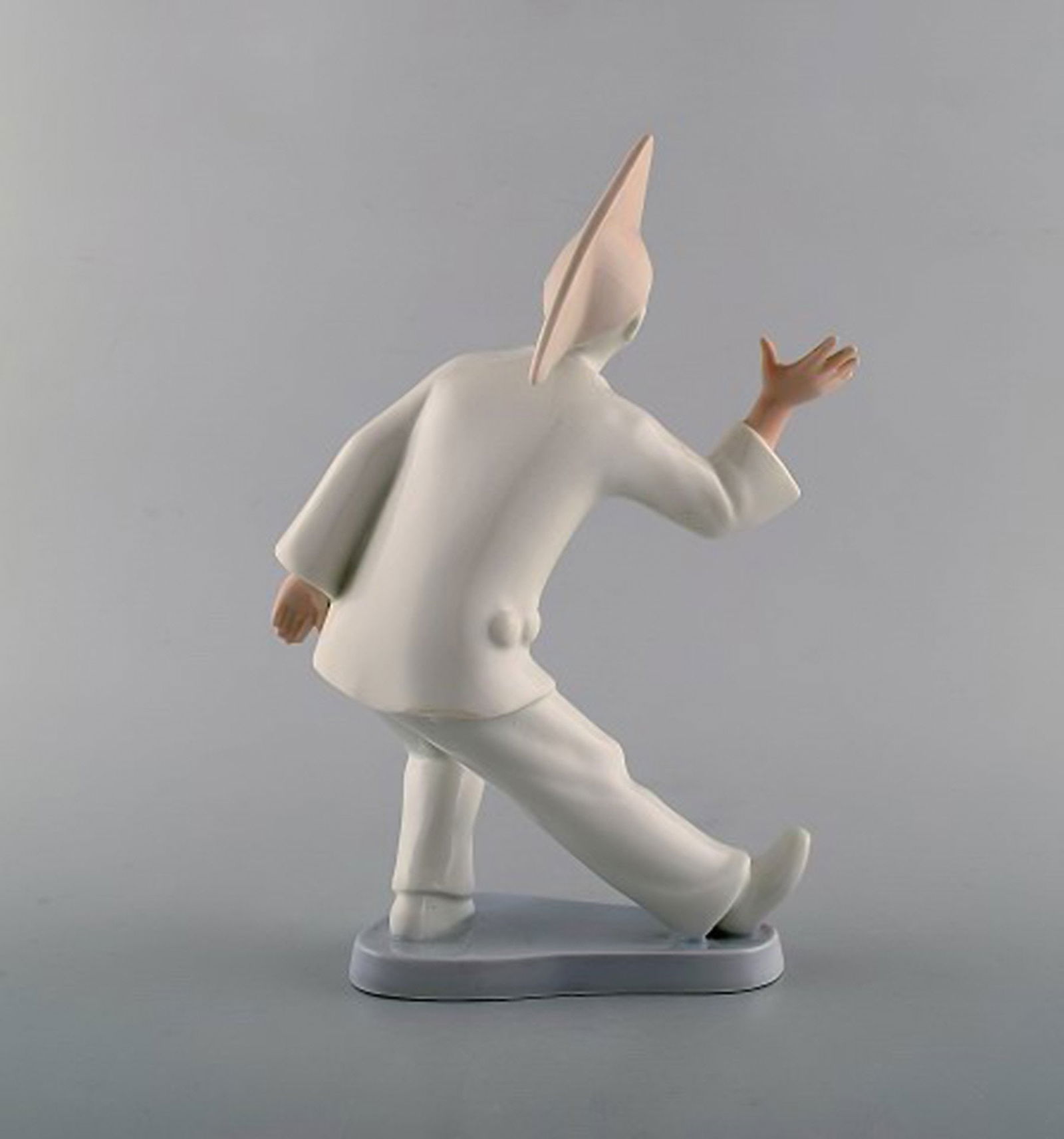 Bing & Grondahl porcelain figurine. Pierrot. Model Number: 2353. - 4