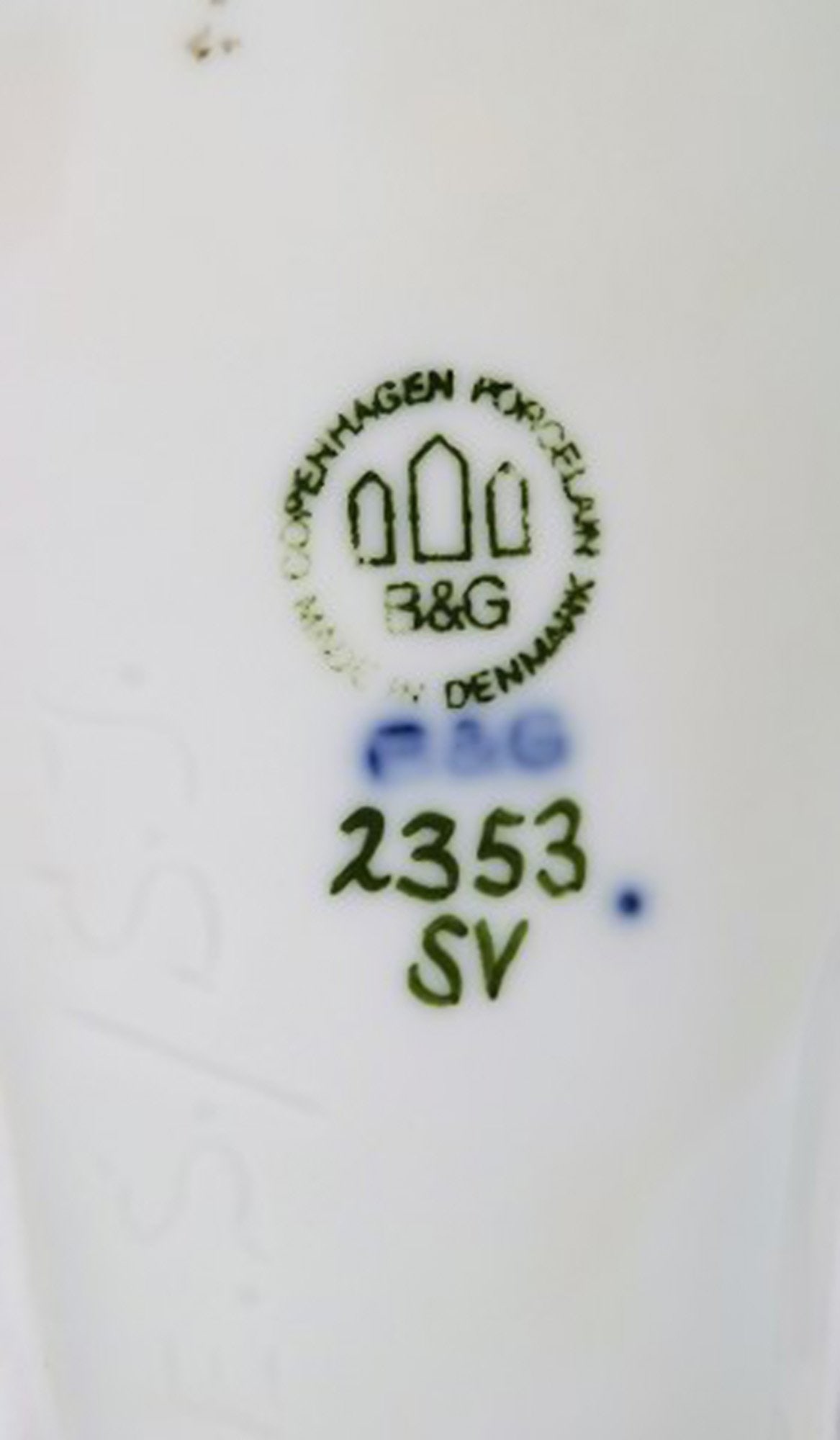 Bing & Grondahl porcelain figurine. Pierrot. Model Number: 2353. - 7