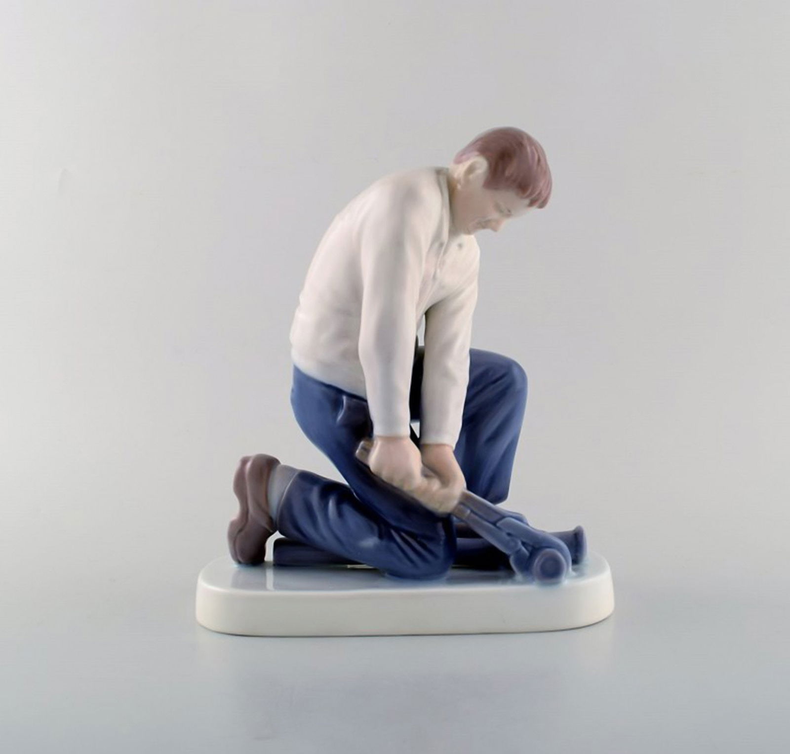 Bing & Grondahl porcelain figurine. Plumber. Model Number: 2432. Measures: 22 x 19 cm.: Title: Bing & Grondahl porcelain figurine. Plumber. Model Number: 2432. Measures: 22 x 19 cm. Description: Bing & Grondahl porcelain figurine. Plumber. Model Number: 2432. Measures: 22 x 19 cm. In ver