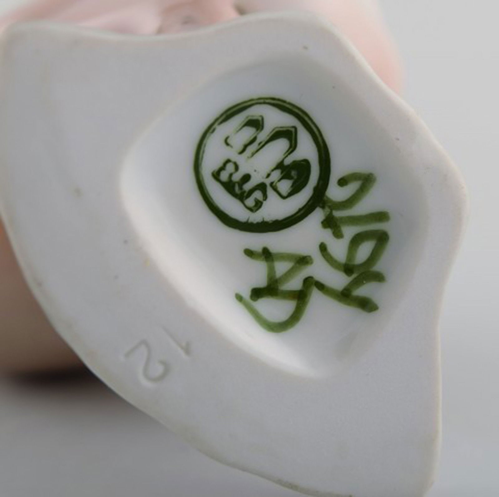 Bing & Grondahl porcelain figure. Chicken. 1970's. Model Number: 2194. - 5