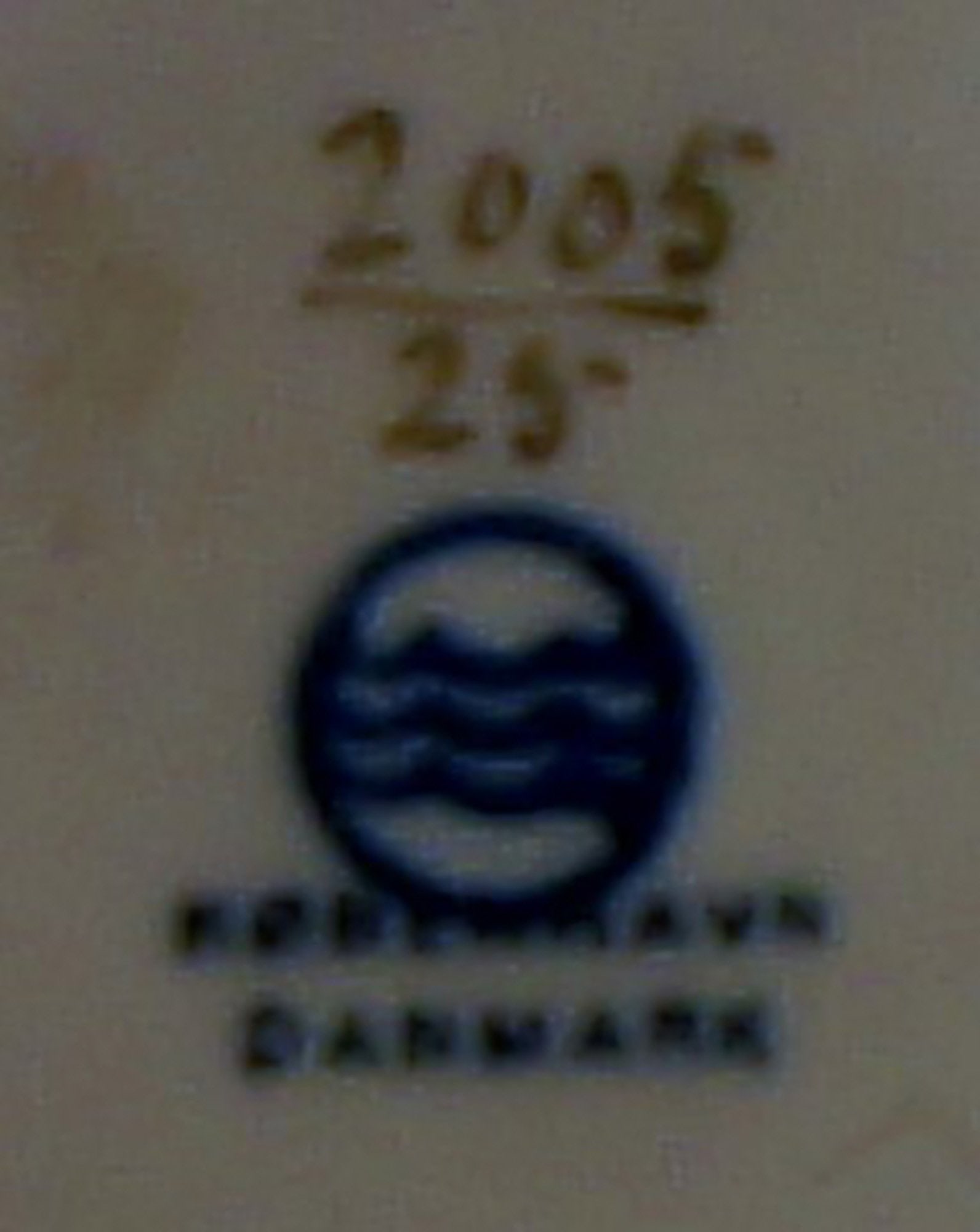 Royal Copenhagen porcelain vase from Hans Christian Andersen's fairy tale, "The Flying Trunk". - 4