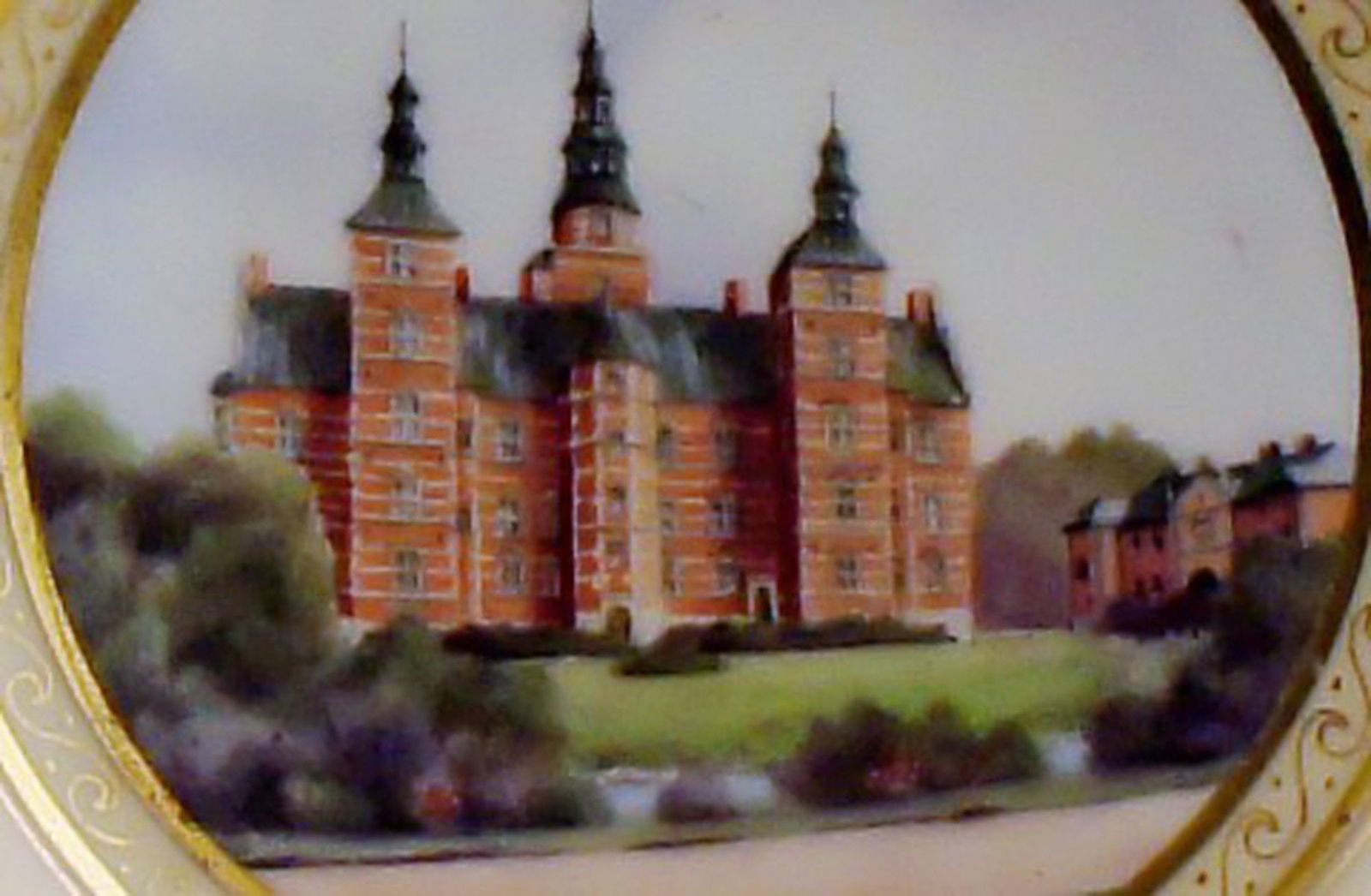 Antique Royal Copenhagen plate with motif of Rosenborg in overglaze technique. - 3