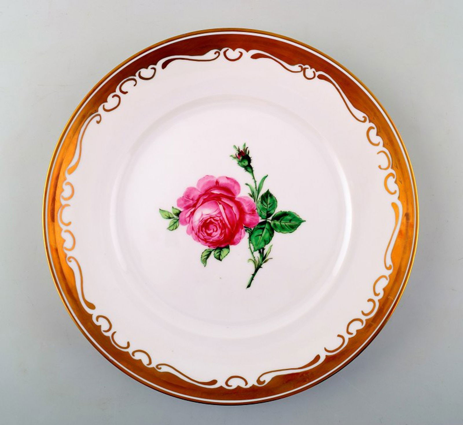 6 Royal Copenhagen large plates, hand painted with a pink rose.: Title: 6 Royal Copenhagen large plates, hand painted with a pink rose. Description: 6 Royal Copenhagen large plates, hand painted with a pink rose (same motiv) 26.5 cm. 1st and 2nd factory quality,