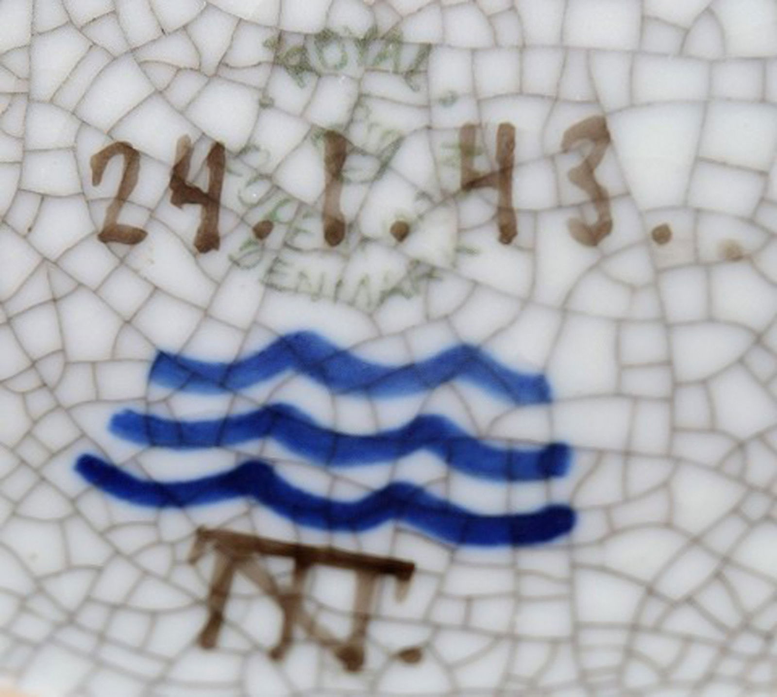 Royal Copenhagen large unique vase decorated with a diver, hand painted. - 4