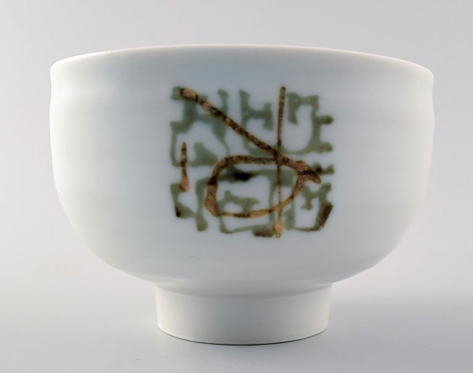 Unique Royal Copenhagen ceramic bowl by Nils Thorsson.: Title: Unique Royal Copenhagen ceramic bowl by Nils Thorsson. Description: Unique Royal Copenhagen ceramic bowl by Nils Thorsson. Beautiful bowl of high quality. Size: 9.5 x 7 cm. In perfect