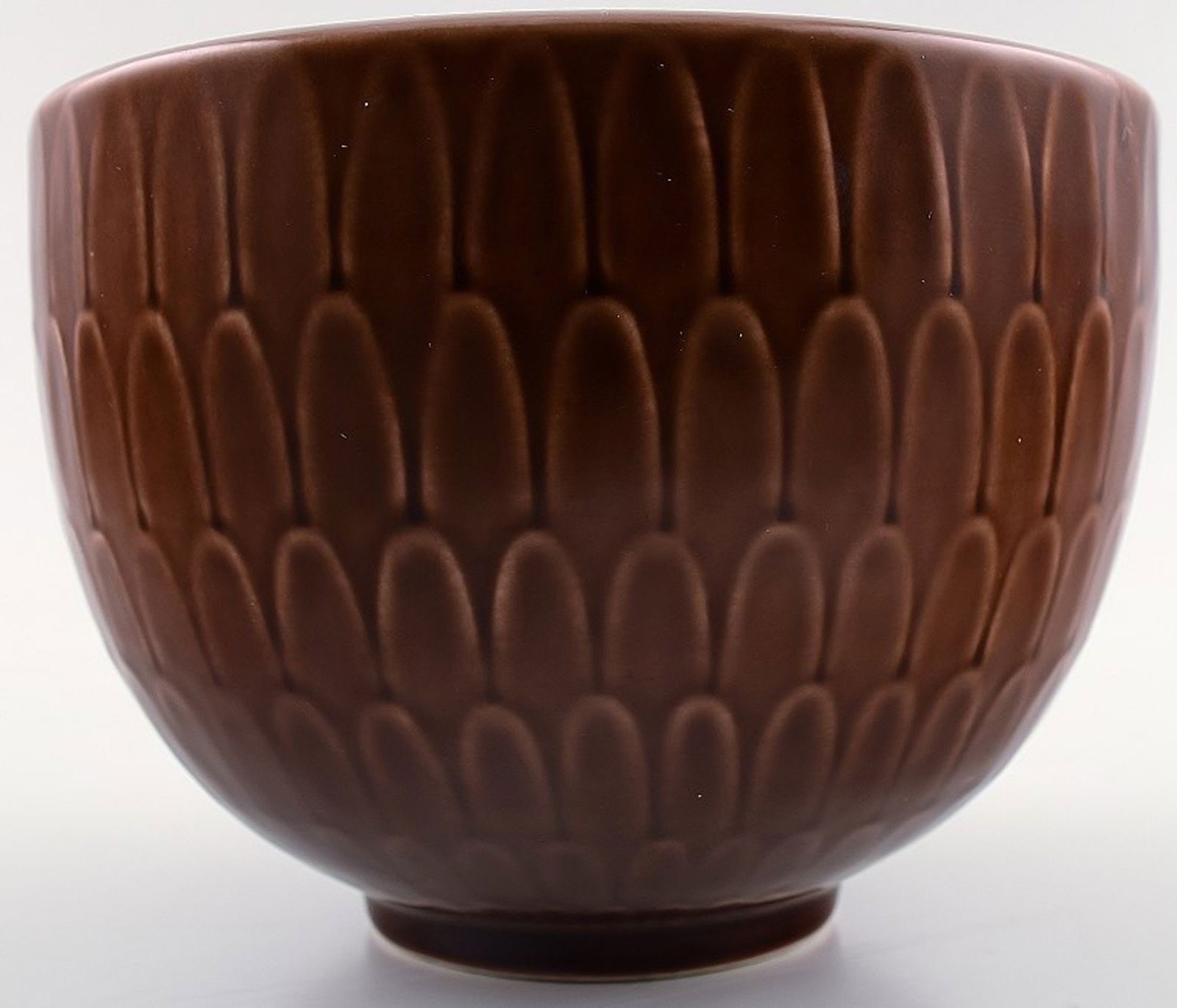 Royal Copenhagen "Marselis" earthenware bowl by Nils Thorsson.: Title: Royal Copenhagen "Marselis" earthenware bowl by Nils Thorsson. Description: Royal Copenhagen "Marselis" earthenware bowl by Nils Thorsson. Beautiful bowl in burgundy / wine red glaze of high qu