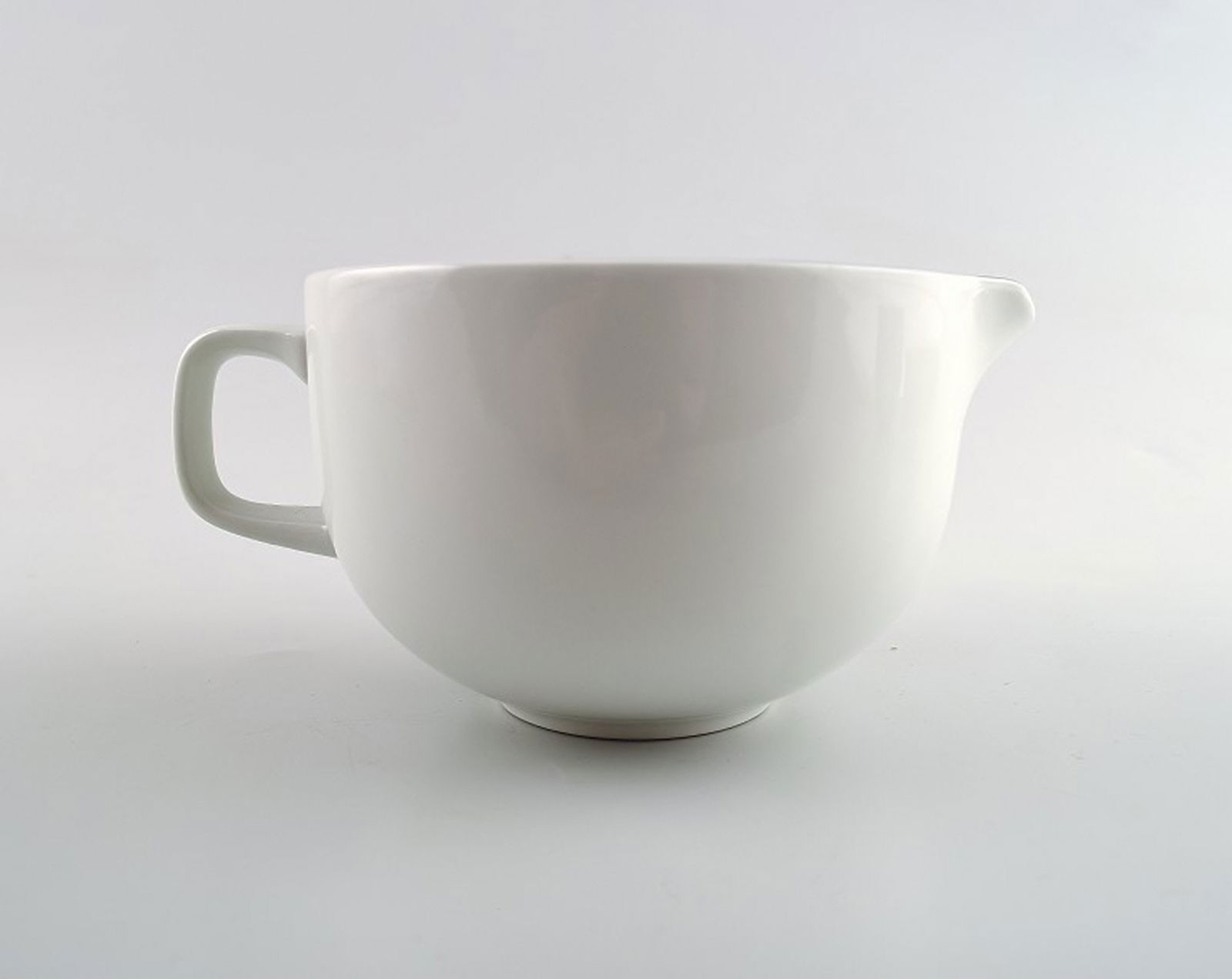 Royal Copenhagen Blue Line, creamer.: Title: Royal Copenhagen Blue Line, creamer. Description: Royal Copenhagen Blue Line, creamer. Designed by Grethe Meyer in 1965. Decoration number 3085. 1st. factory quality. Height 8 cm. Perfect