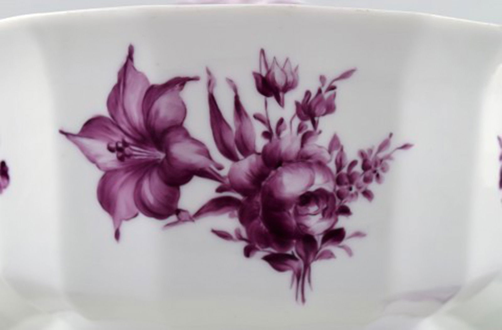 Royal Copenhagen large Purpur soup tureen with dish. - 4