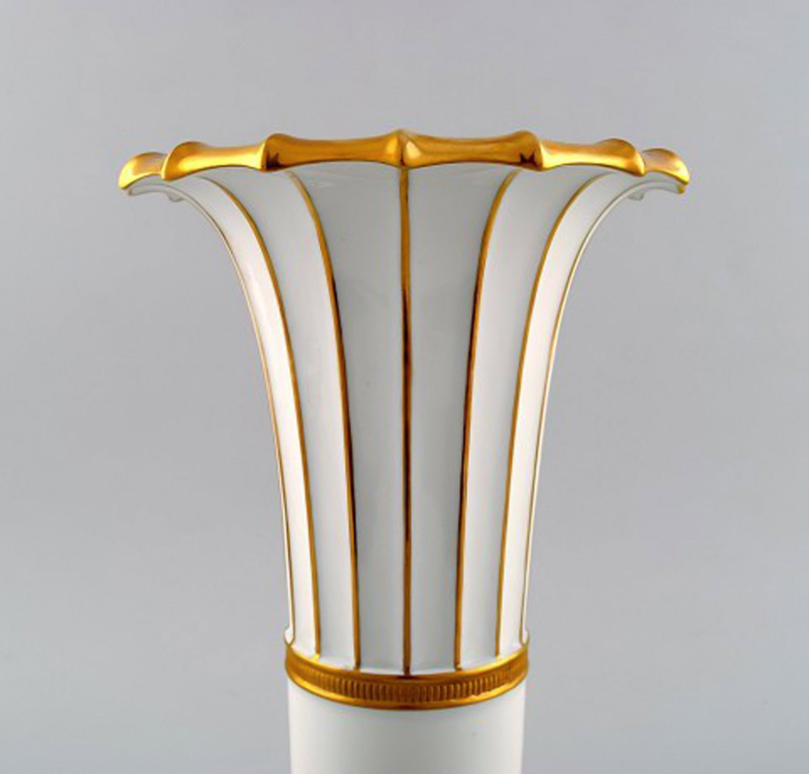 Royal Copenhagen vase with gold decoration. Trumpet-shaped. - 3