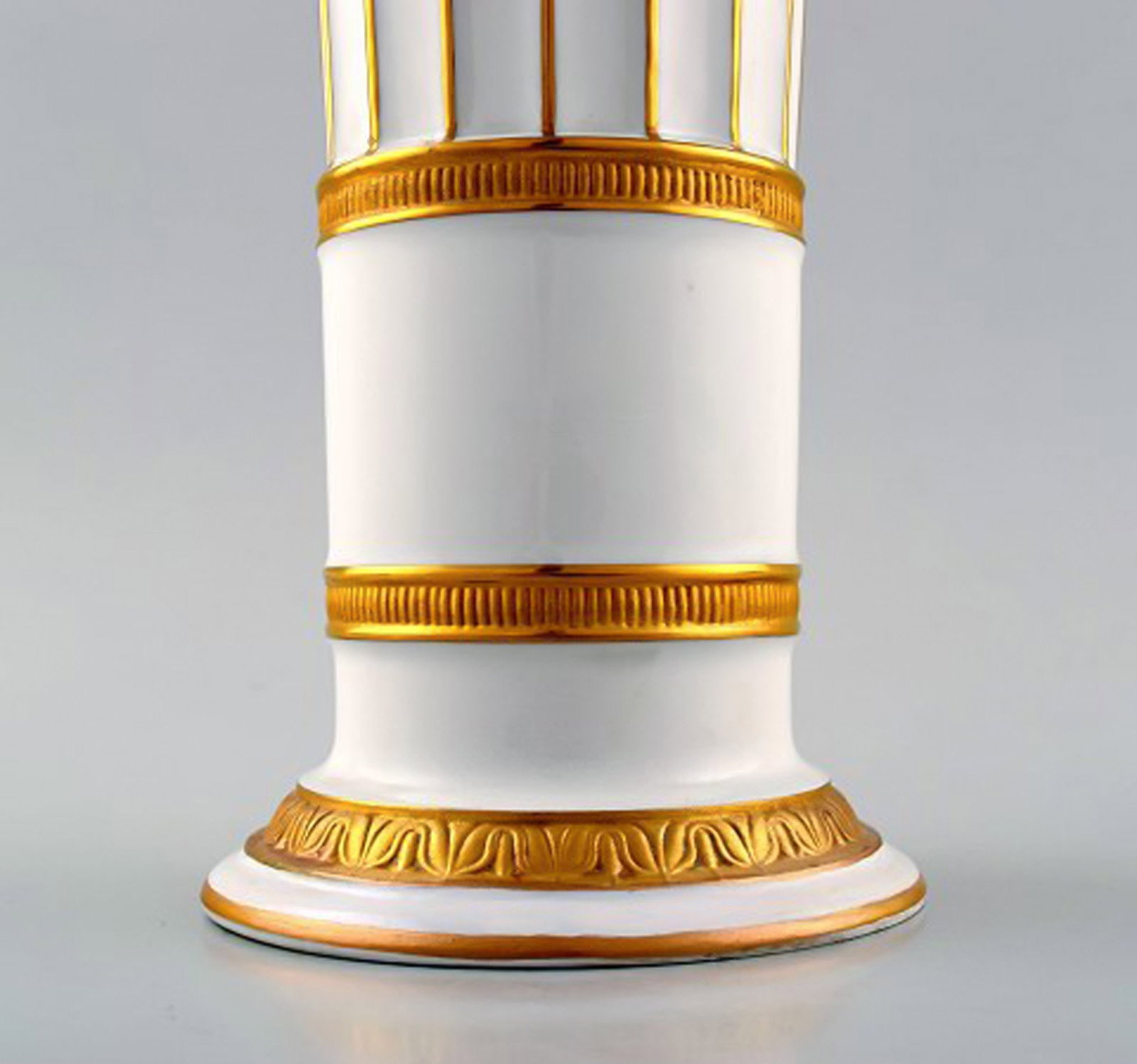 Royal Copenhagen vase with gold decoration. Trumpet-shaped. - 4