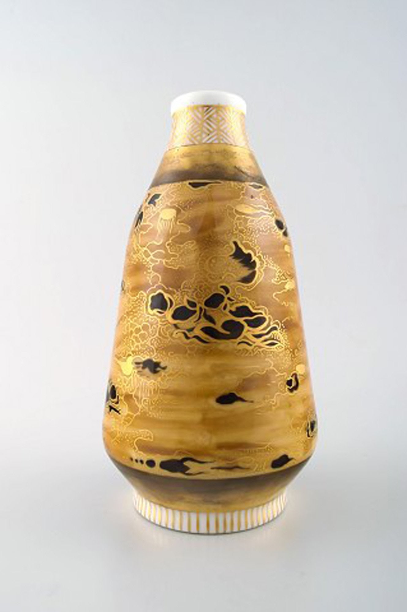 Theodor Larsen for Royal Copenhagen. A pair of porcelain vases decorated in gold and black. - 3