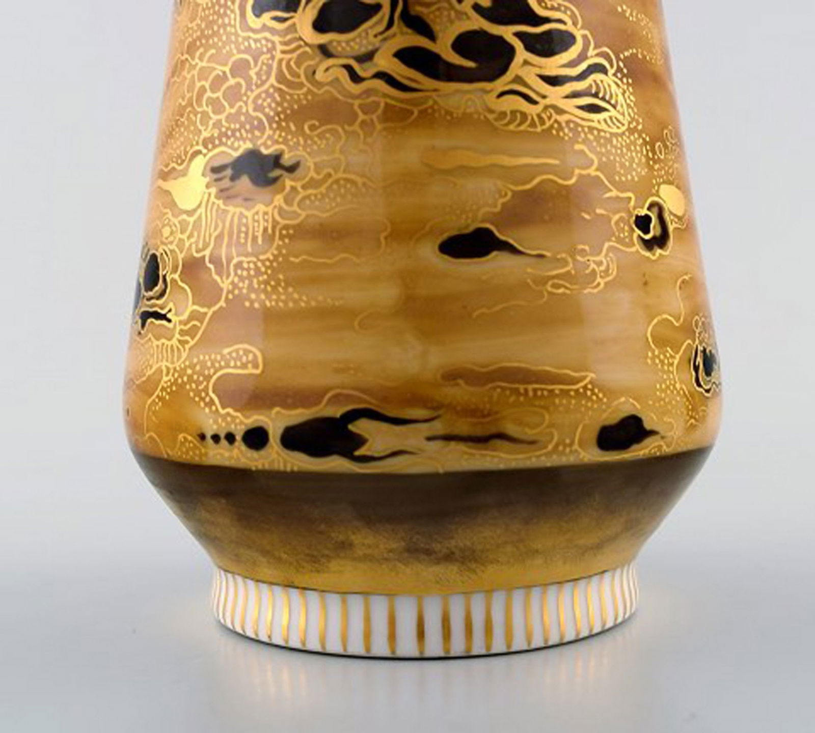 Theodor Larsen for Royal Copenhagen. A pair of porcelain vases decorated in gold and black. - 5