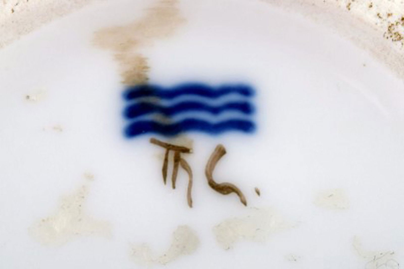 Theodor Larsen for Royal Copenhagen. A pair of porcelain vases decorated in gold and black. - 8