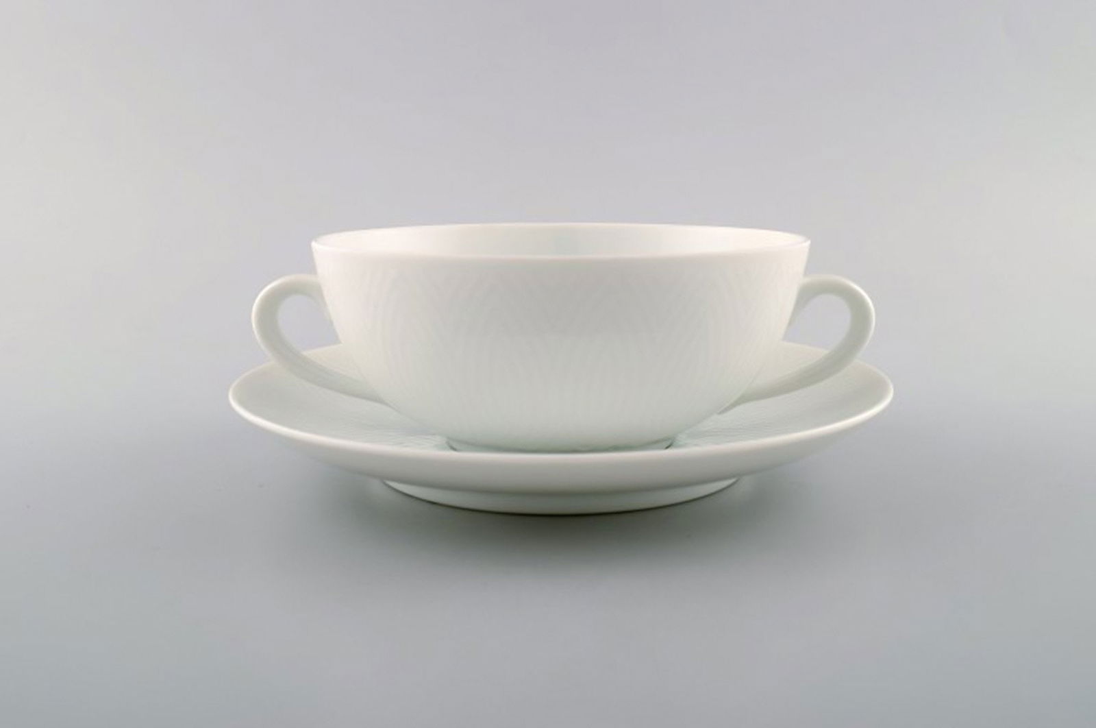 Royal Copenhagen Salto service, White. Boullion cup with saucer.: Title: Royal Copenhagen Salto service, White. Boullion cup with saucer. Description: Royal Copenhagen Salto service, White. Boullion cup with saucer. The cup measures: 13.5 x 5.5 cm. The saucer
