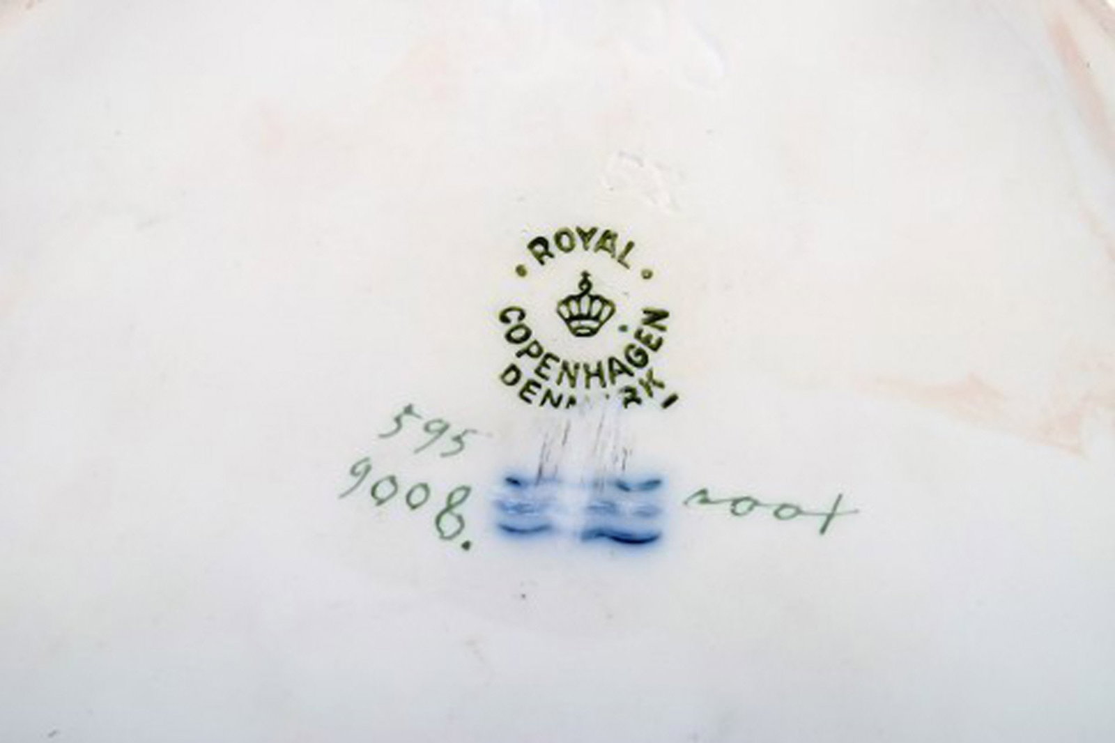 Royal Copenhagen. "Golden basket" oval dish with gold edge. Mid 20th century. - 4