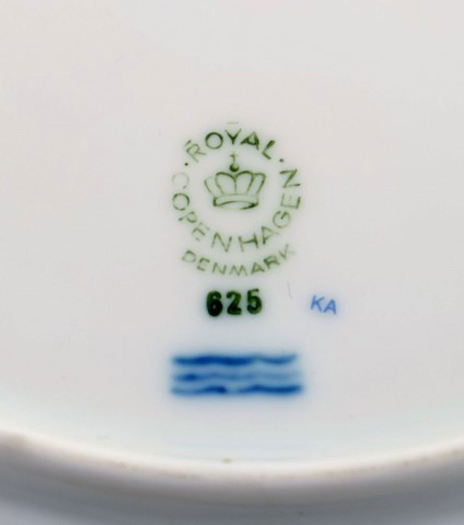 Royal Copenhagen. "Magnolia" dinner plate. 10 pieces in stock. Late 20th century. - 4