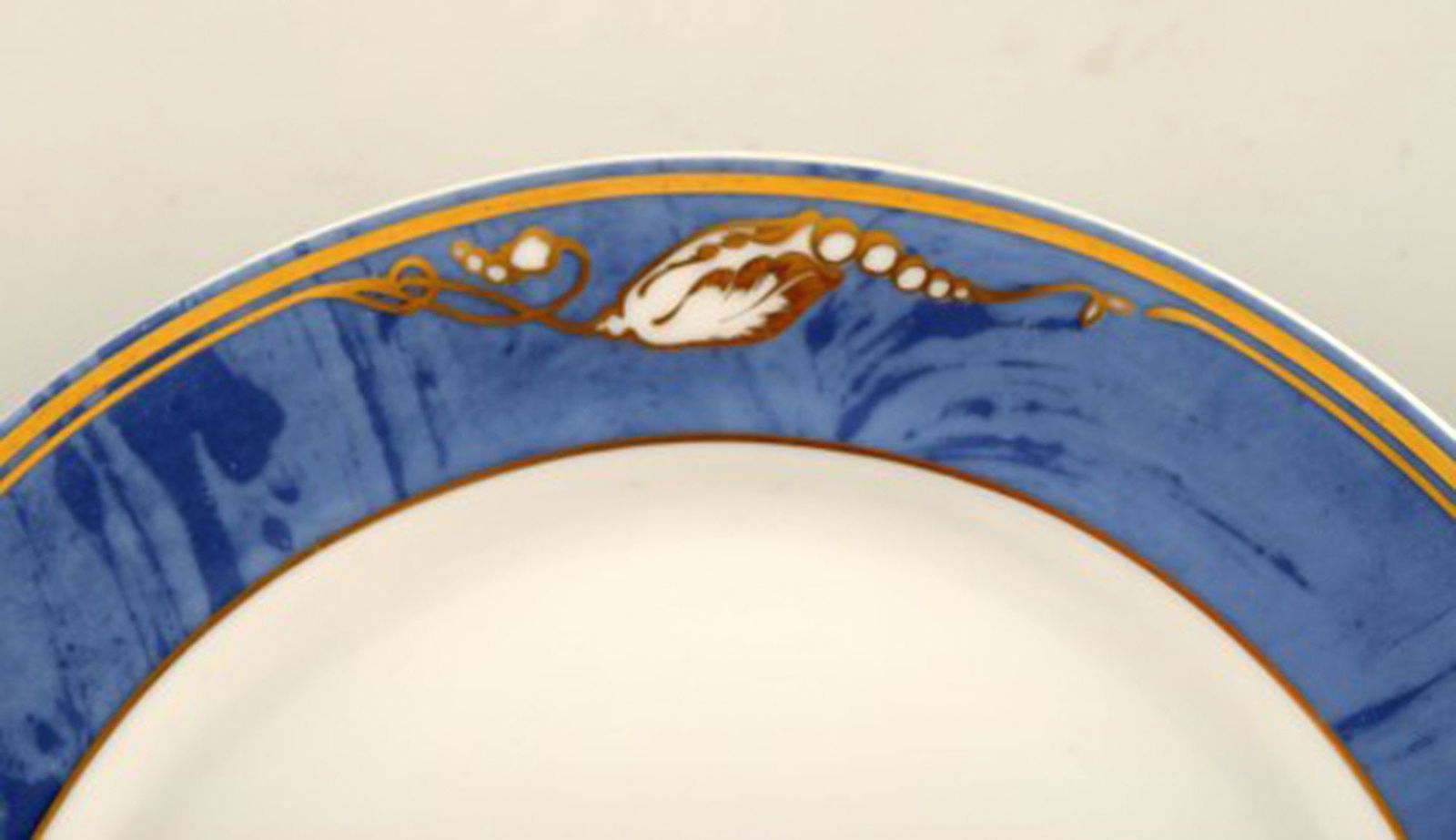 Royal Copenhagen. "Magnolia" plate. Six pieces in stock. Late 20th century. - 2