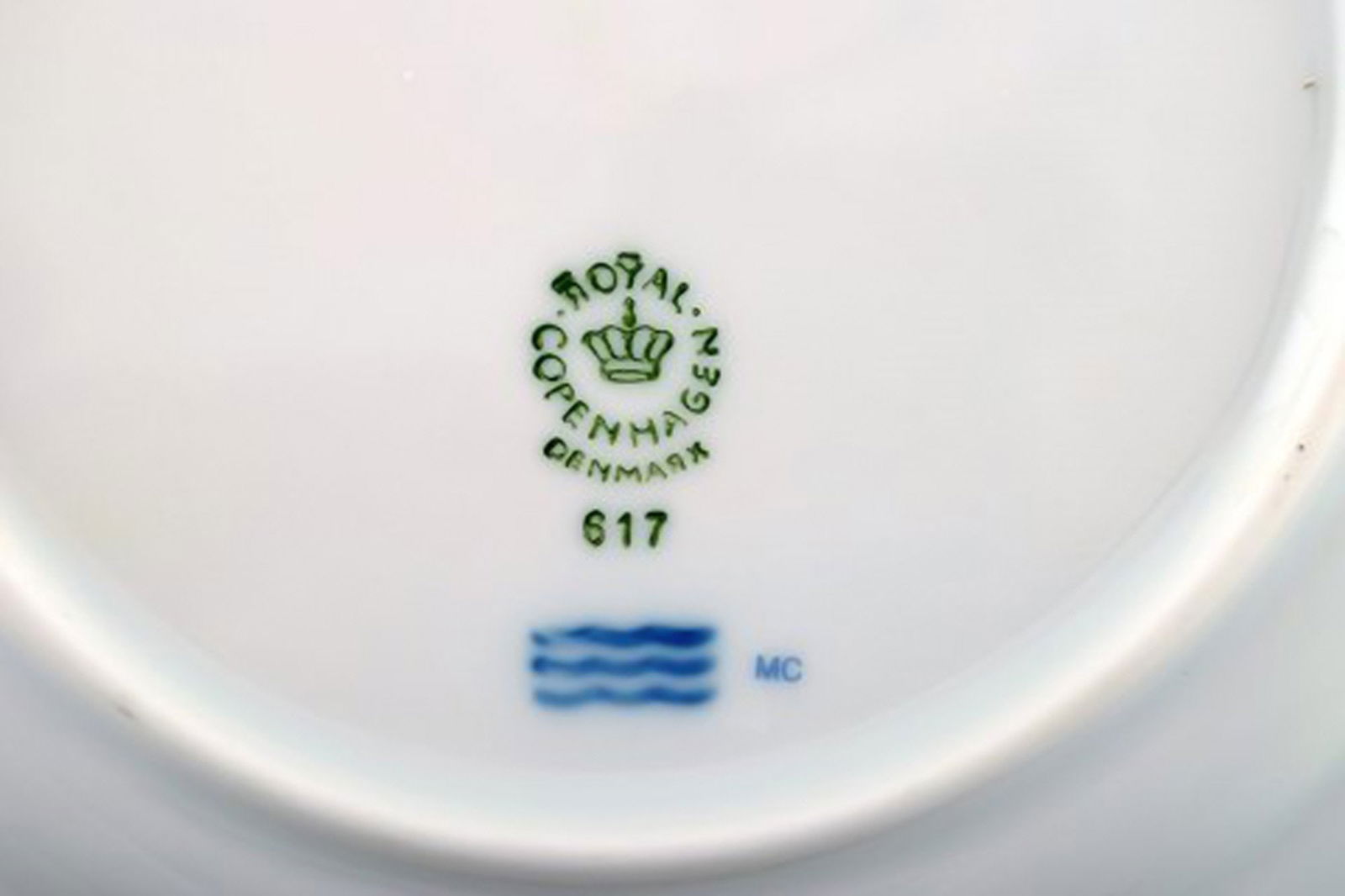 Royal Copenhagen. "Magnolia" plate. Six pieces in stock. Late 20th century. - 4